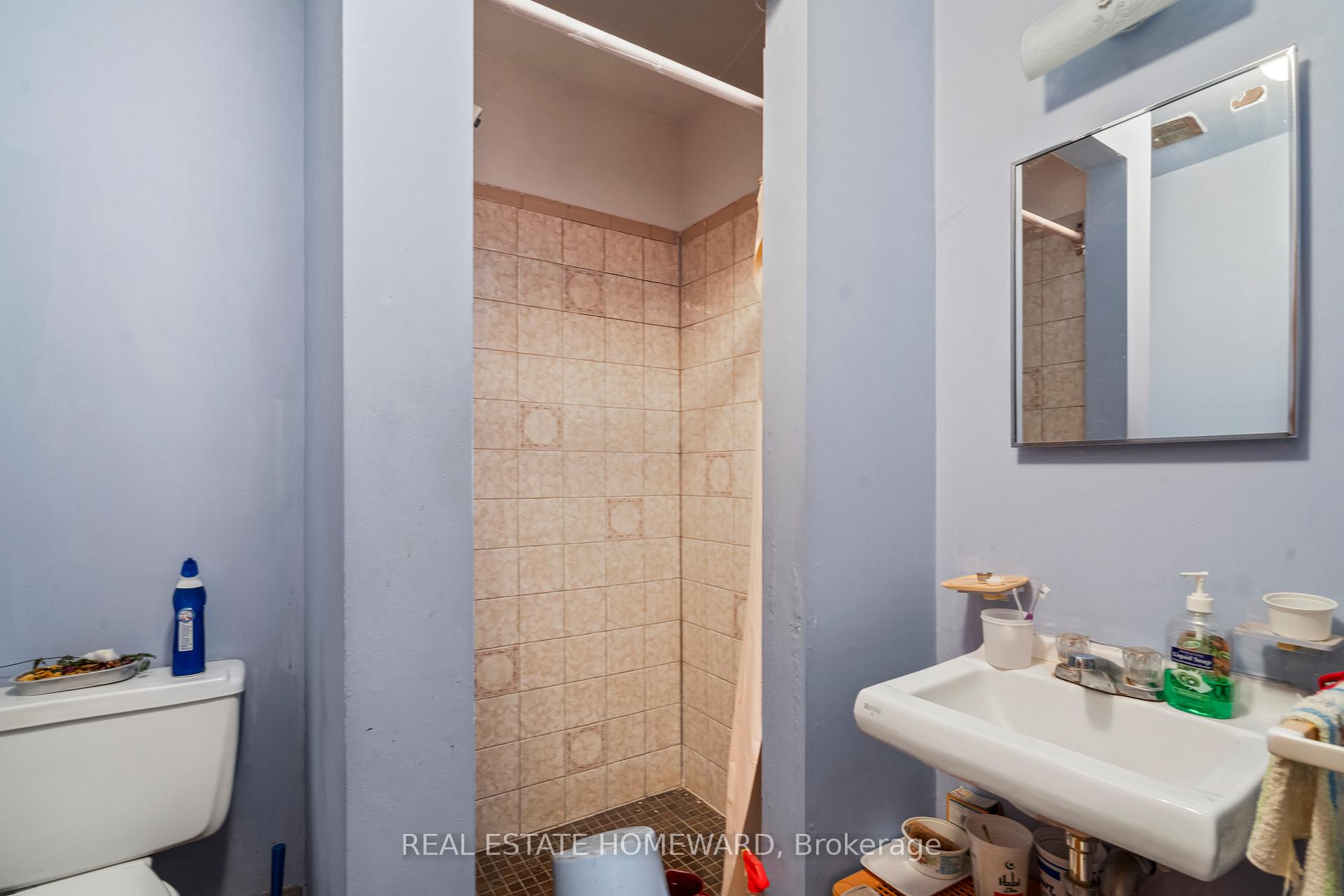 Photo 15 of 672 Strathmore Boulevard, Toronto, Woodbine-Lumsden — HOMEH