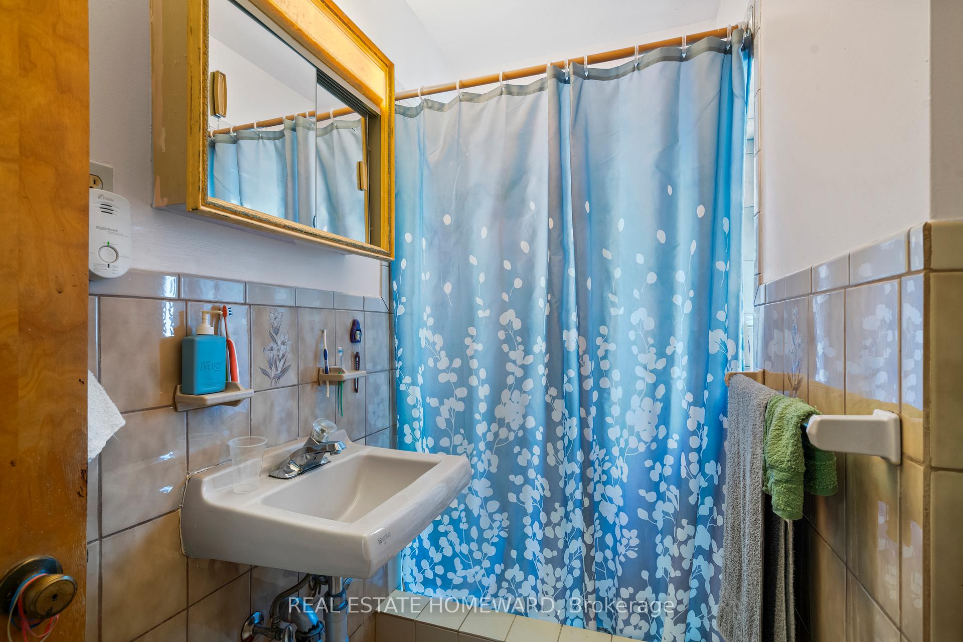Photo 19 of 672 Strathmore Boulevard, Toronto, Woodbine-Lumsden — HOMEH