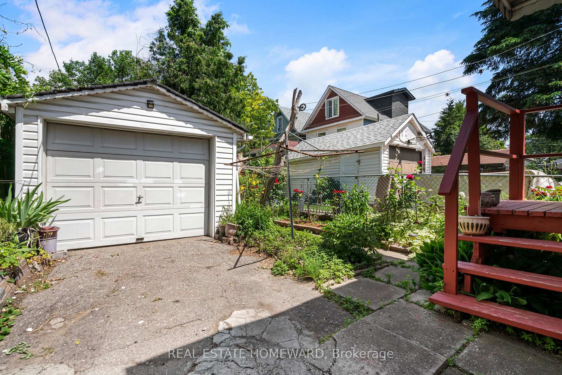 Photo 23 of 672 Strathmore Boulevard, Toronto, Woodbine-Lumsden — HOMEH