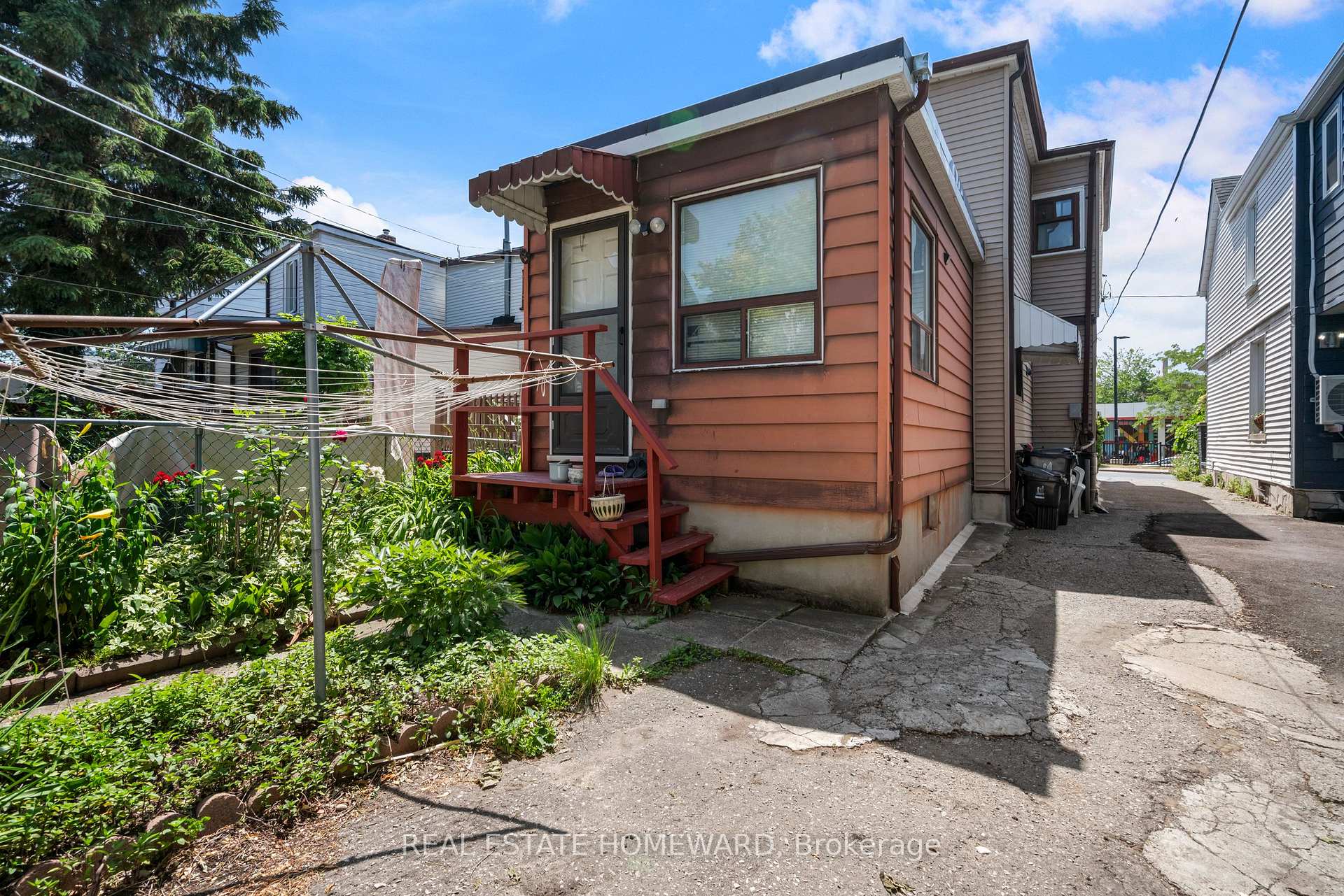 Photo 24 of 672 Strathmore Boulevard, Toronto, Woodbine-Lumsden — HOMEH