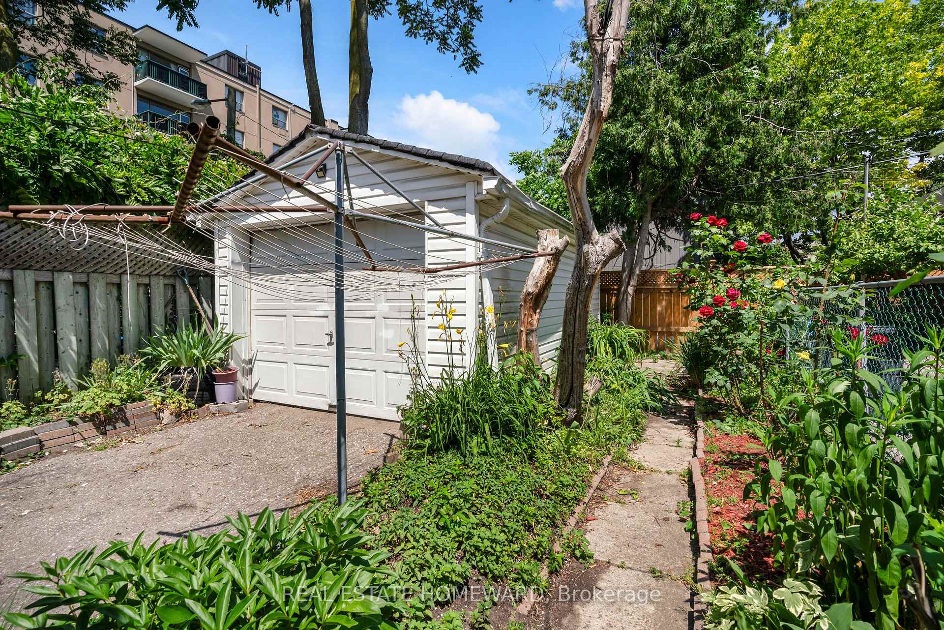 Photo 25 of 672 Strathmore Boulevard, Toronto, Woodbine-Lumsden — HOMEH