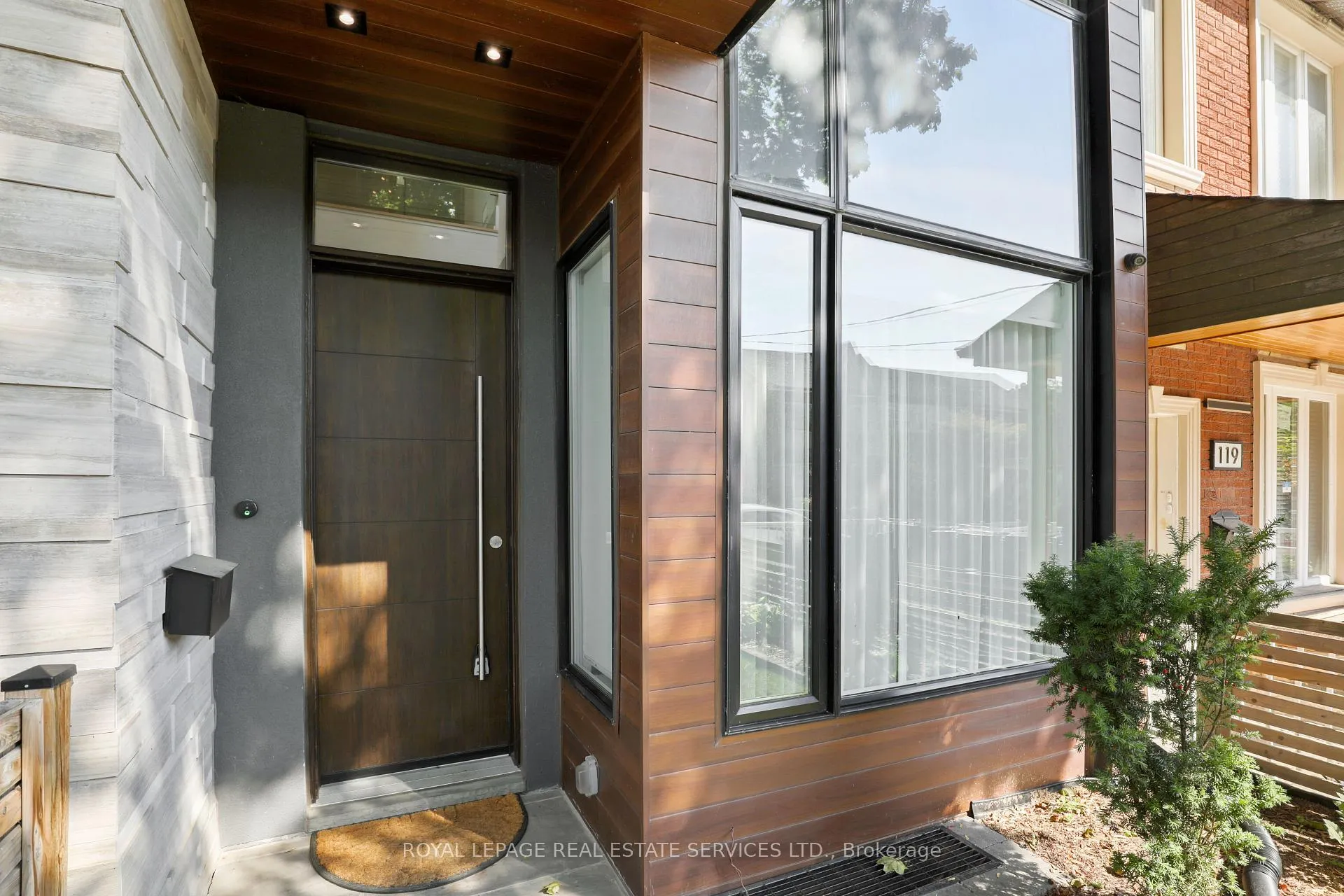 Photo 2 of 121 Markham Street, Toronto, Trinity-Bellwoods — HOMEH