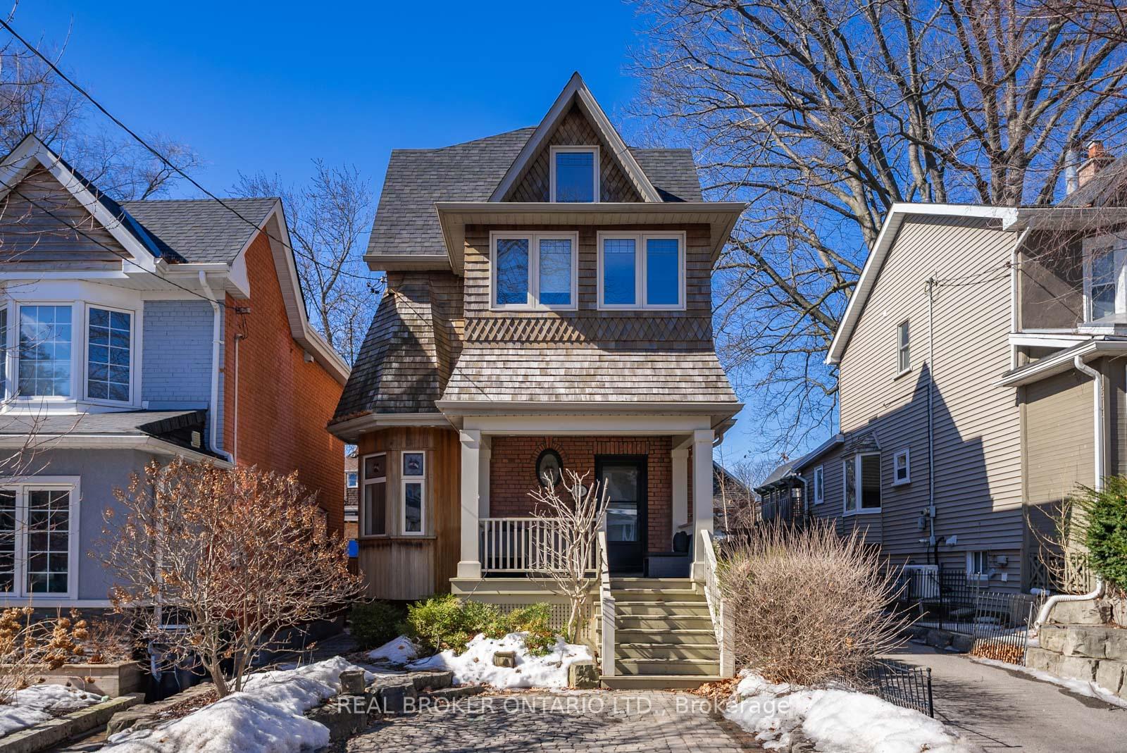 Front of 194 Lee Avenue