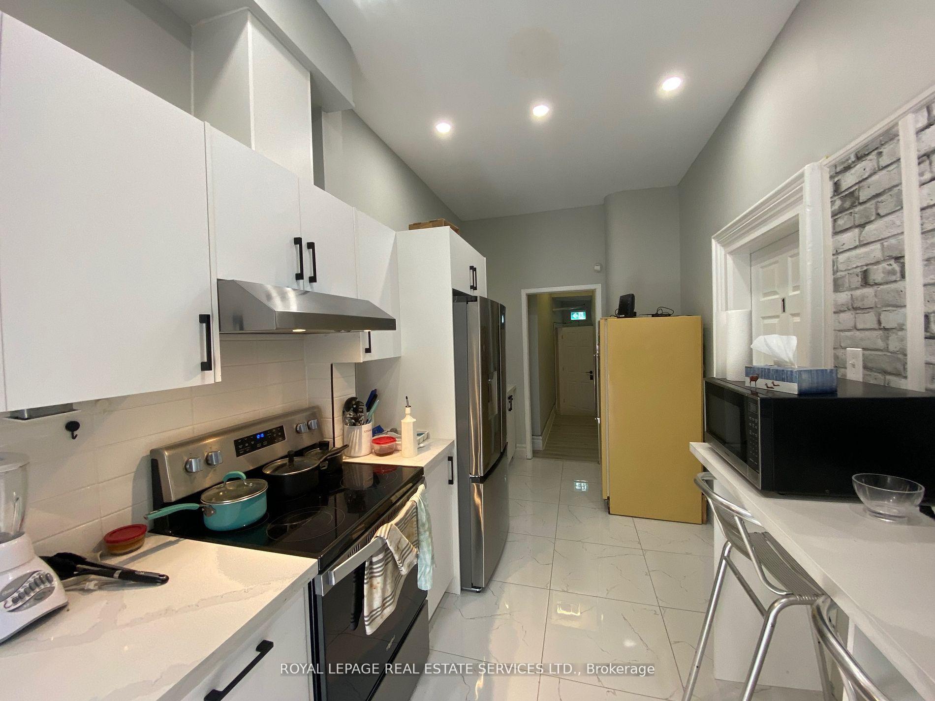 Photo 3 of Unit 201, 206 Carlton Street, Toronto, Cabbagetown-South St. James Town — HOMEH