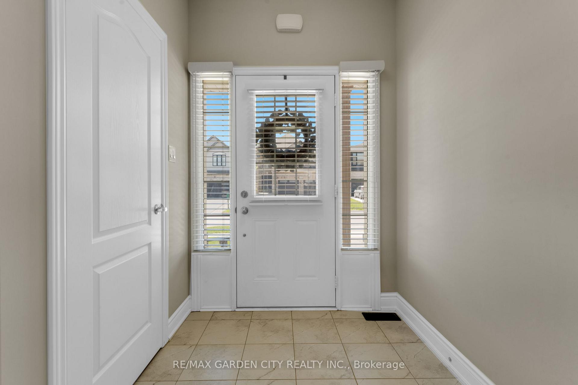 Photo 4 of 72 Homestead Way, Thorold, Rolling Meadows — HOMEH
