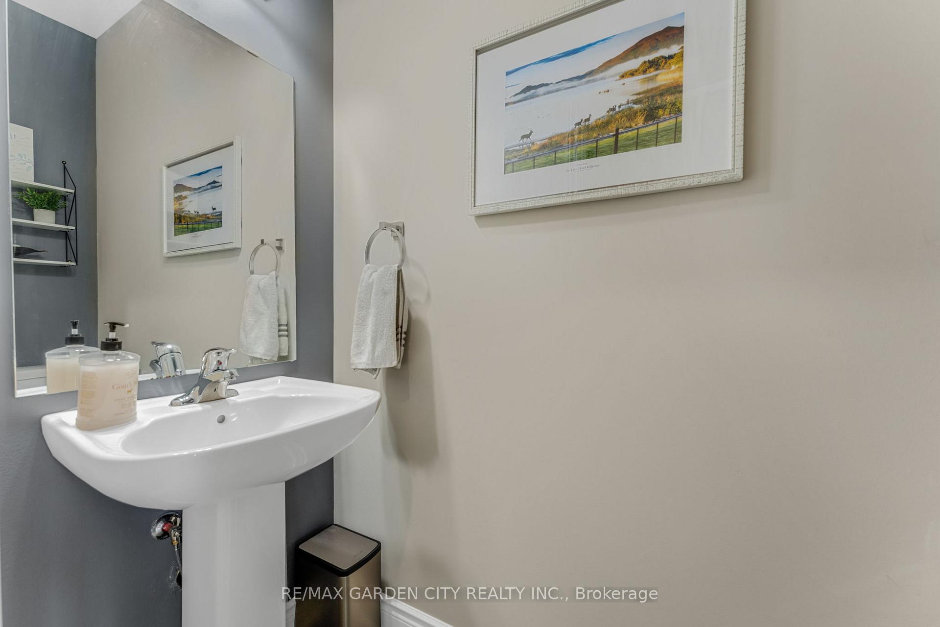 Photo 5 of 72 Homestead Way, Thorold, Rolling Meadows — HOMEH