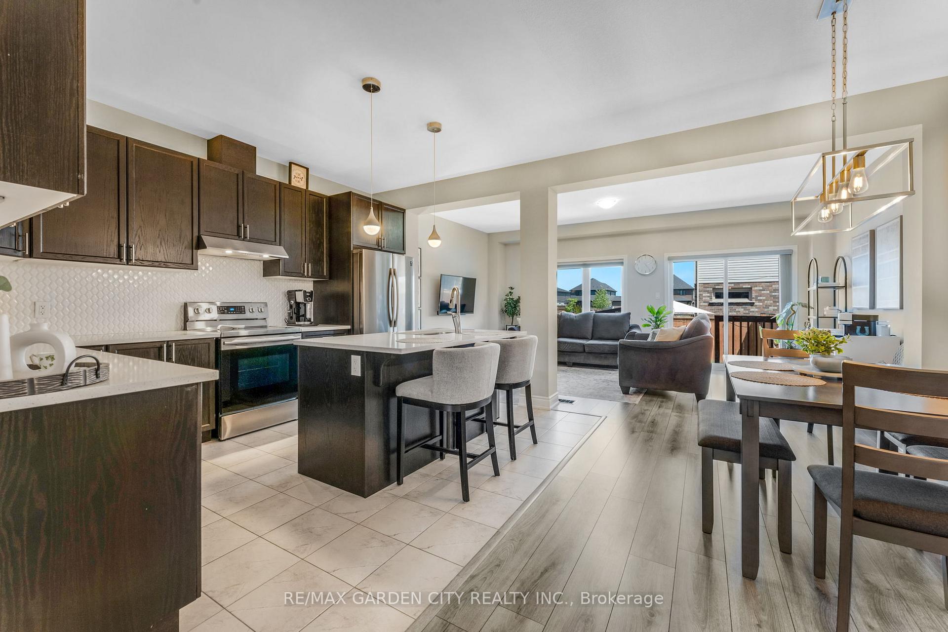 Photo 9 of 72 Homestead Way, Thorold, Rolling Meadows — HOMEH