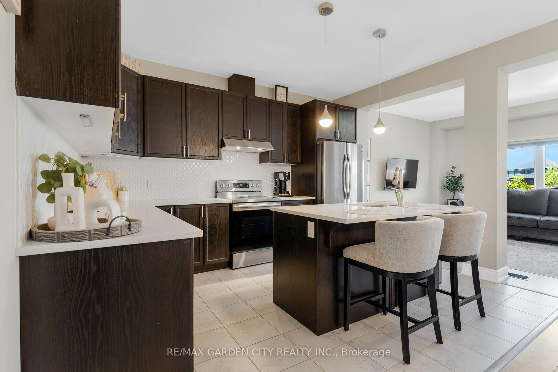 Photo 10 of 72 Homestead Way, Thorold, Rolling Meadows — HOMEH