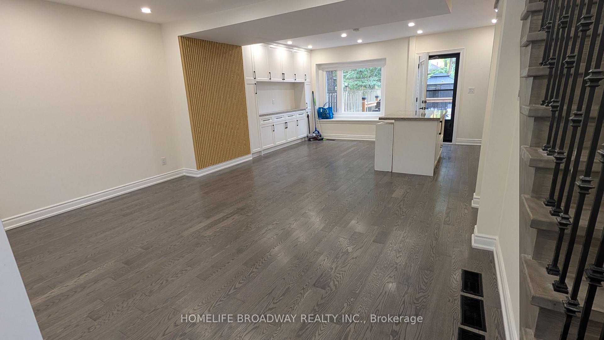 Photo 3 of 46 Chilton Road, Toronto, East York — HOMEH