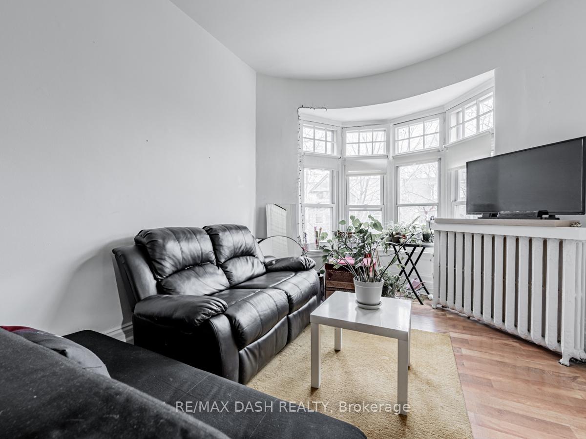 Photo 5 of Unit 201, 661 Huron Street, Toronto, The Annex — HOMEH