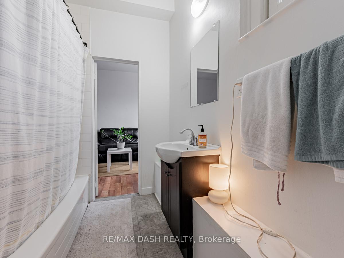 Photo 14 of Unit 201, 661 Huron Street, Toronto, The Annex — HOMEH