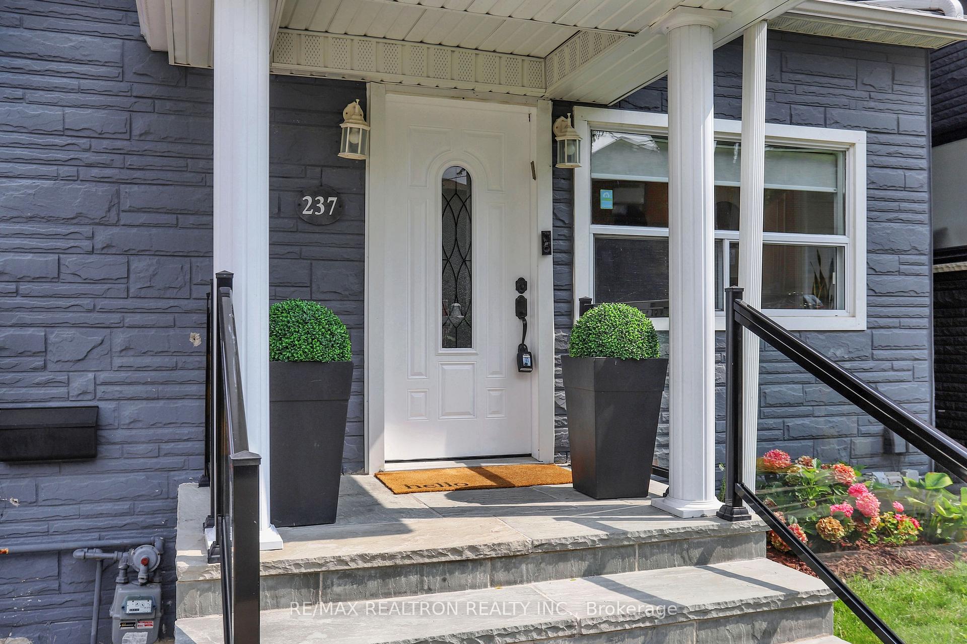 Photo 2 of 237 Winnett Avenue, Toronto, Humewood-Cedarvale — HOMEH