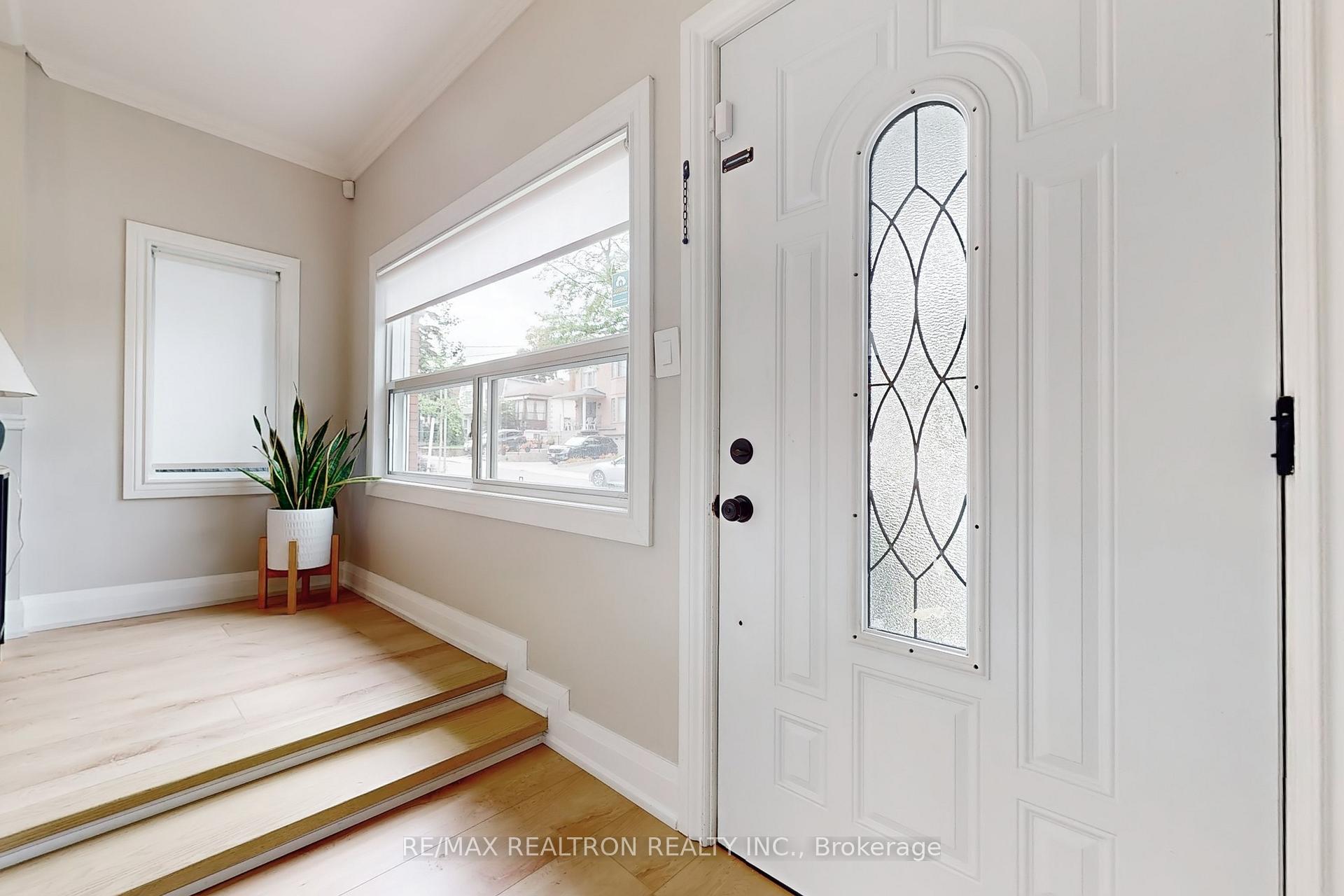 Photo 3 of 237 Winnett Avenue, Toronto, Humewood-Cedarvale — HOMEH