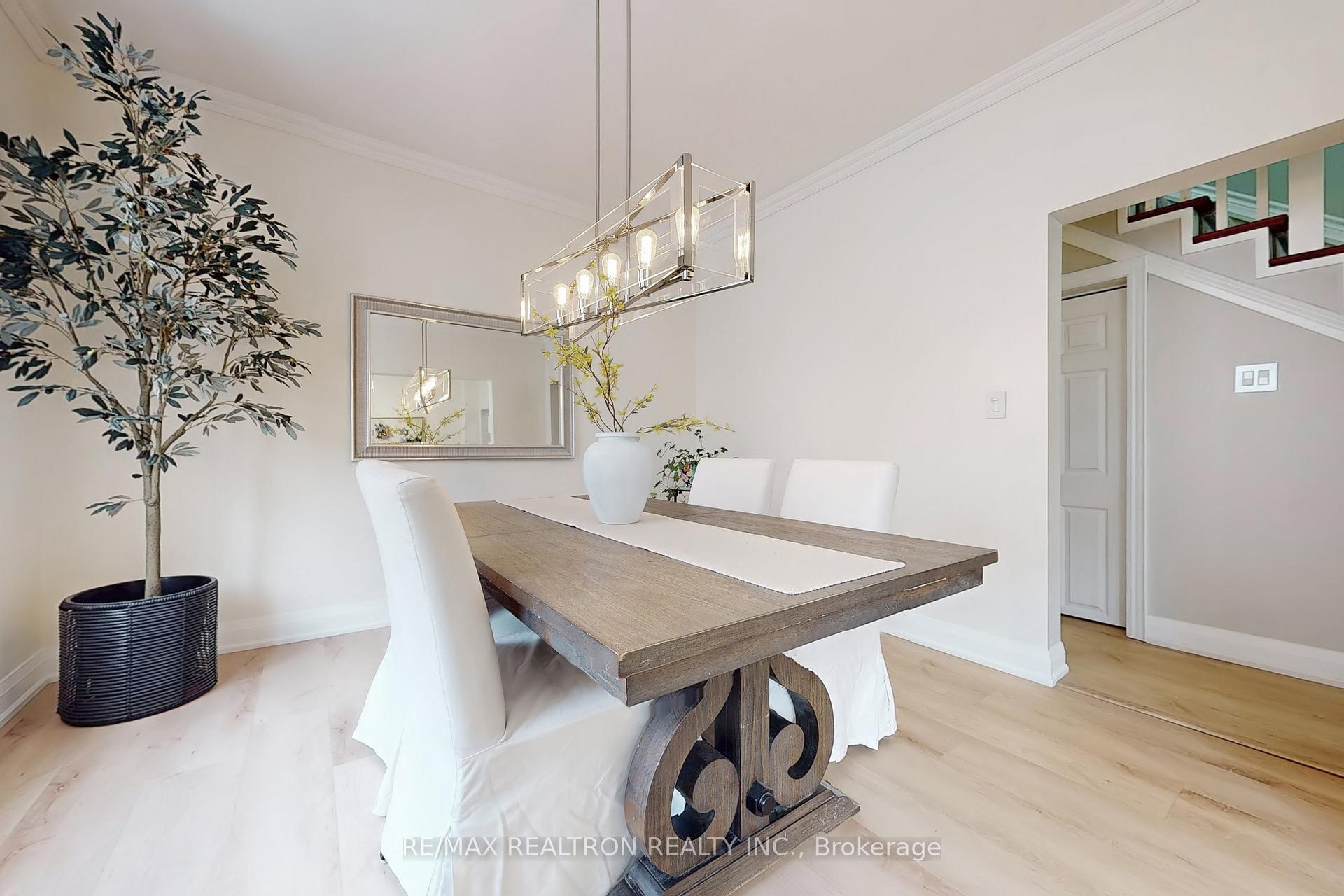 Photo 10 of 237 Winnett Avenue, Toronto, Humewood-Cedarvale — HOMEH