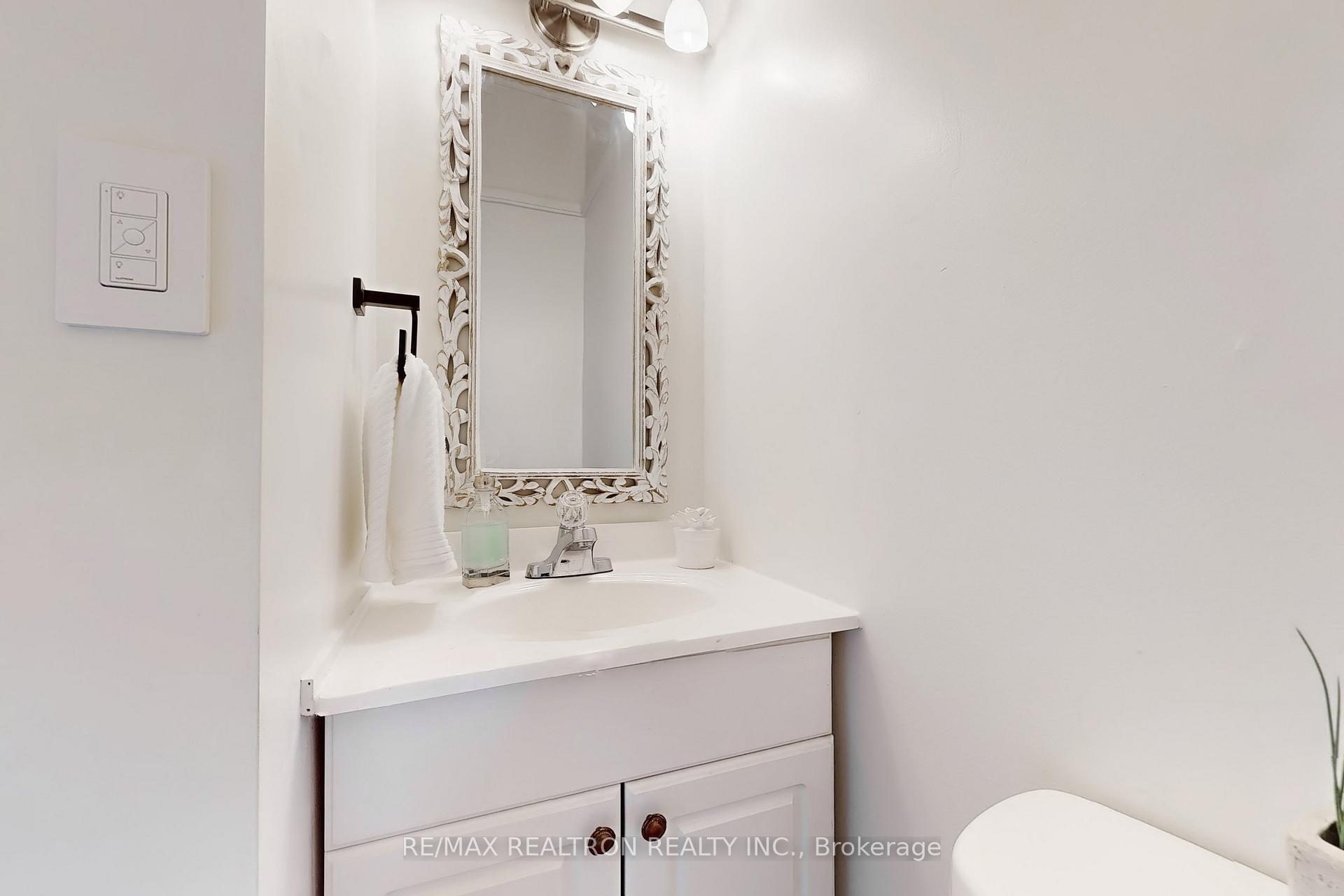 Photo 18 of 237 Winnett Avenue, Toronto, Humewood-Cedarvale — HOMEH