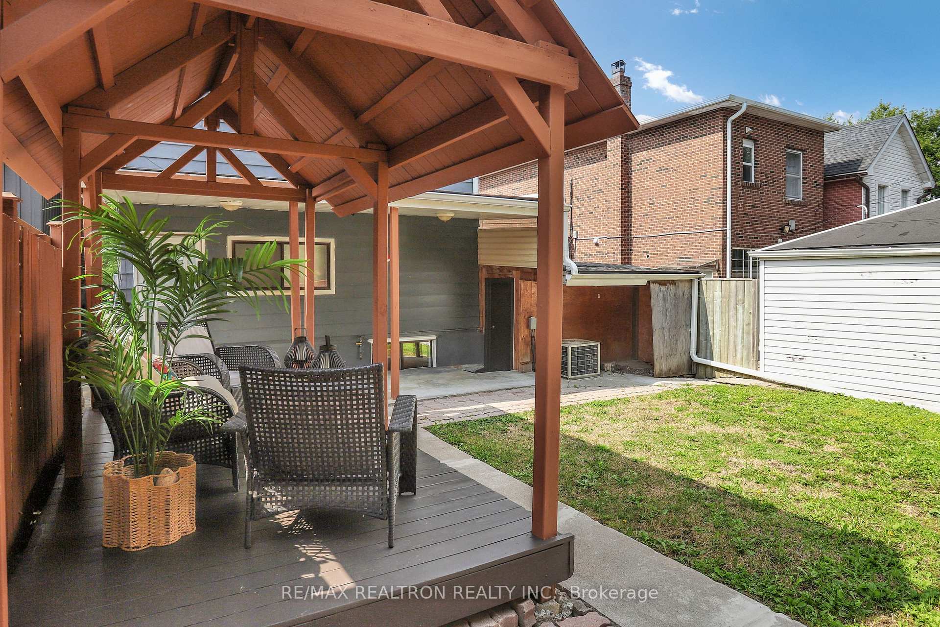 Photo 39 of 237 Winnett Avenue, Toronto, Humewood-Cedarvale — HOMEH