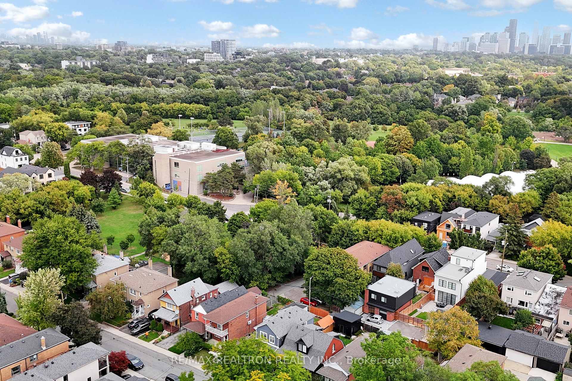 Photo 40 of 237 Winnett Avenue, Toronto, Humewood-Cedarvale — HOMEH