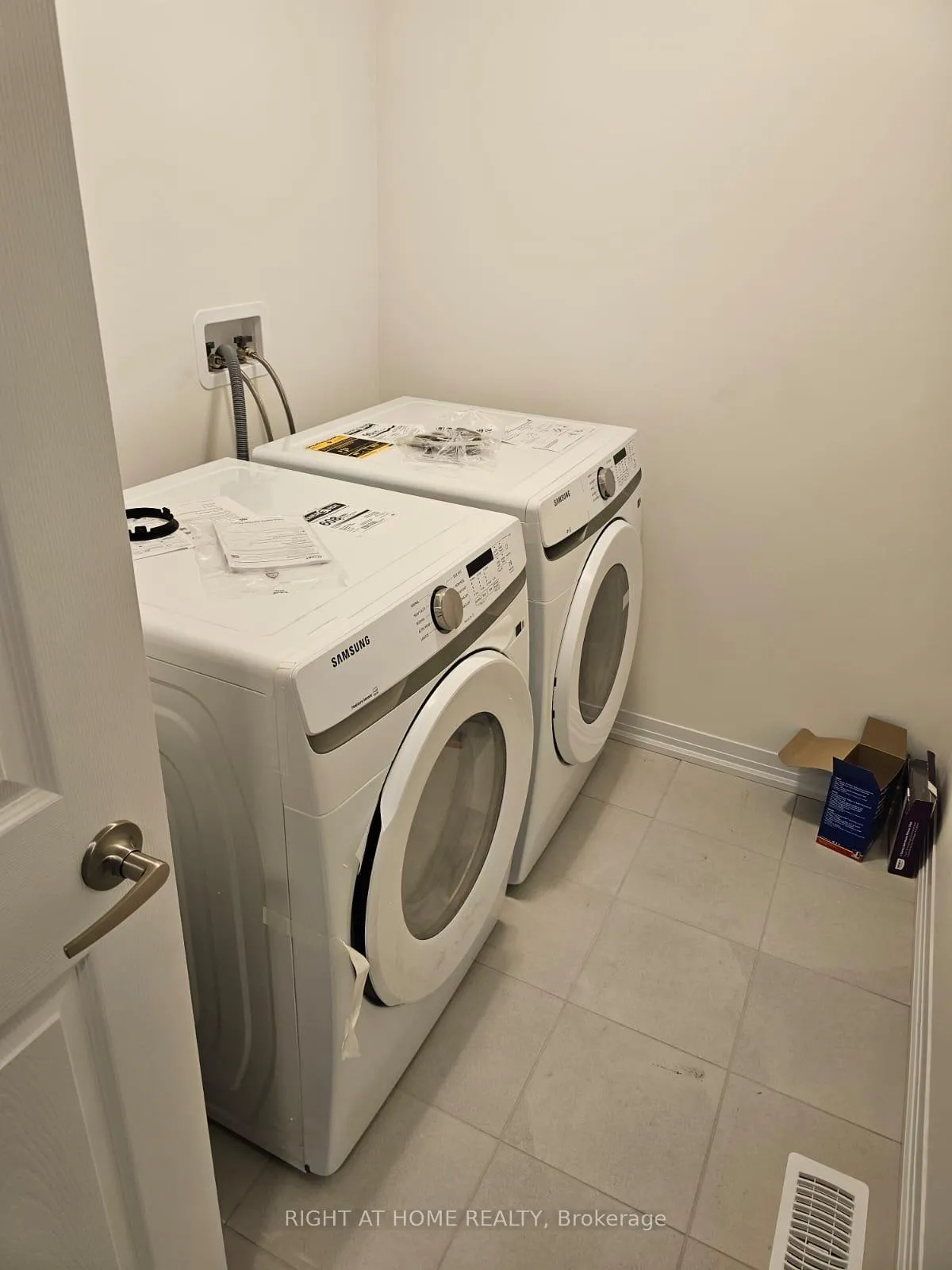 Photo 5 of 351 Barker Parkway, Thorold, Rolling Meadows — HOMEH