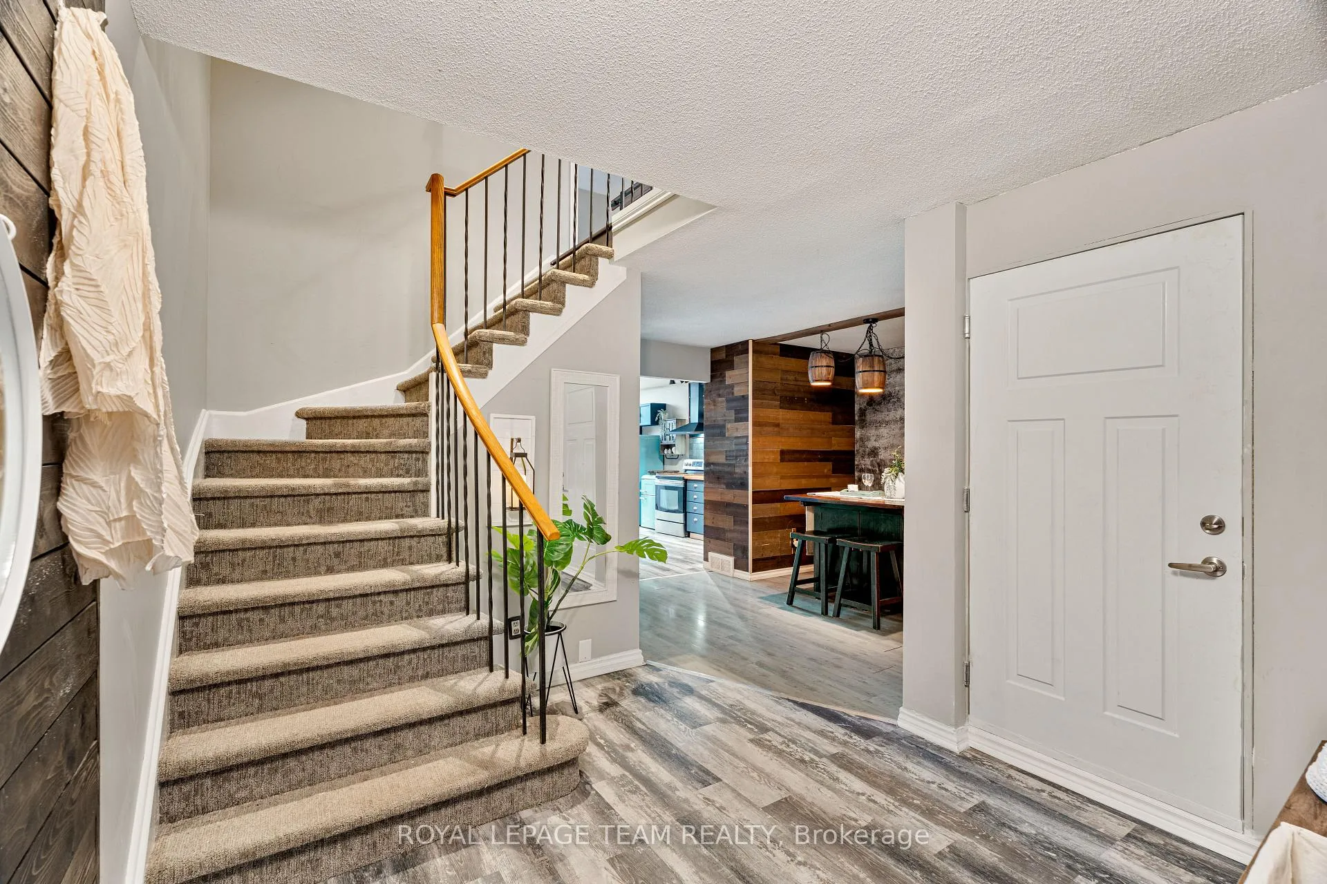 Photo 3 of 168 Midsummer Terrace, Ottawa, Queenswood Heights South — HOMEH