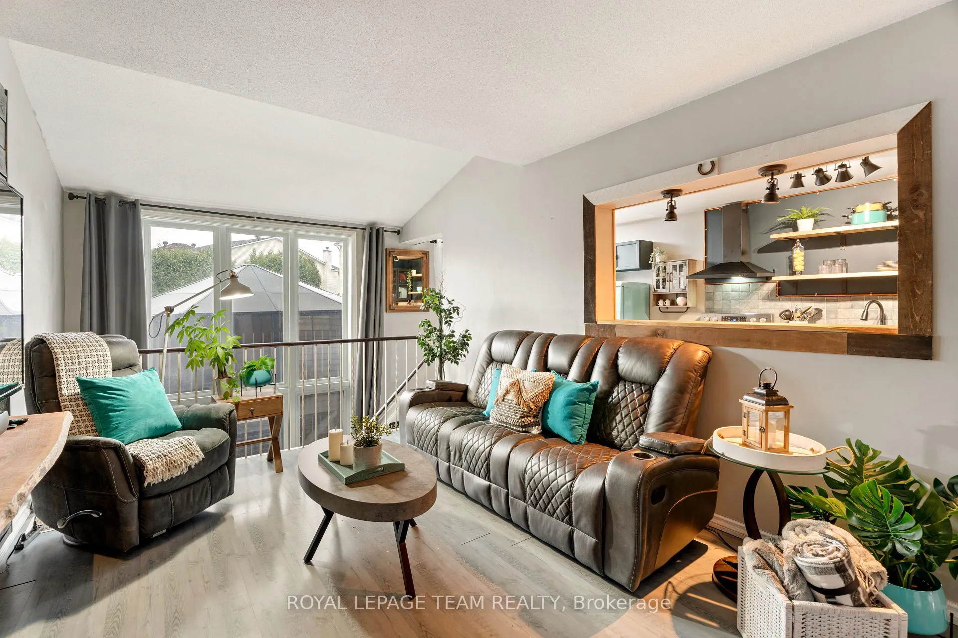 Photo 9 of 168 Midsummer Terrace, Ottawa, Queenswood Heights South — HOMEH