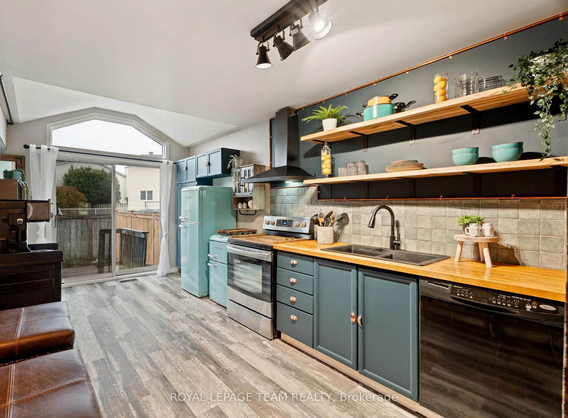 Photo 11 of 168 Midsummer Terrace, Ottawa, Queenswood Heights South — HOMEH