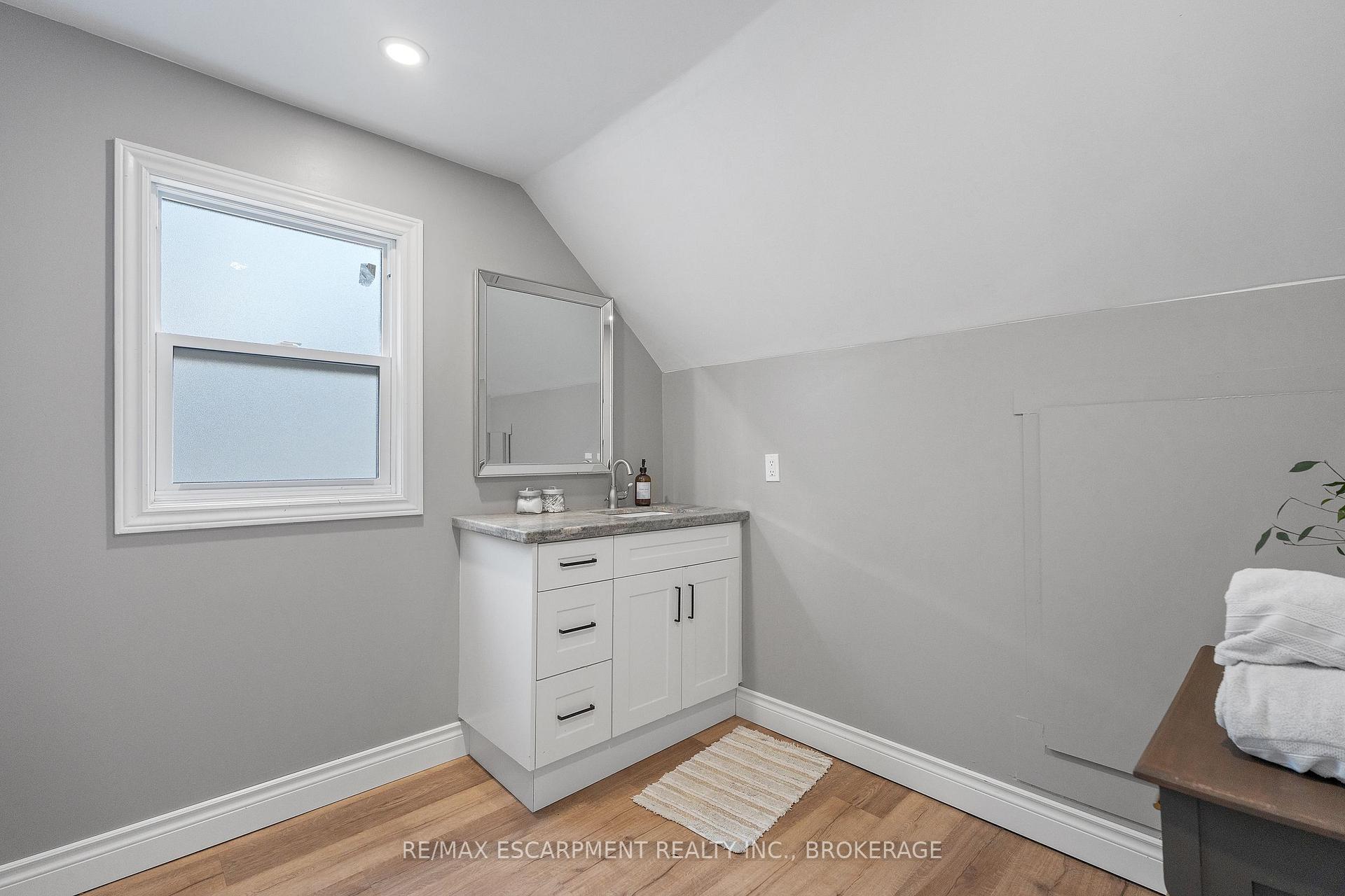 Photo 27 of 57 Carleton Street N, Thorold, Thorold Downtown — HOMEH