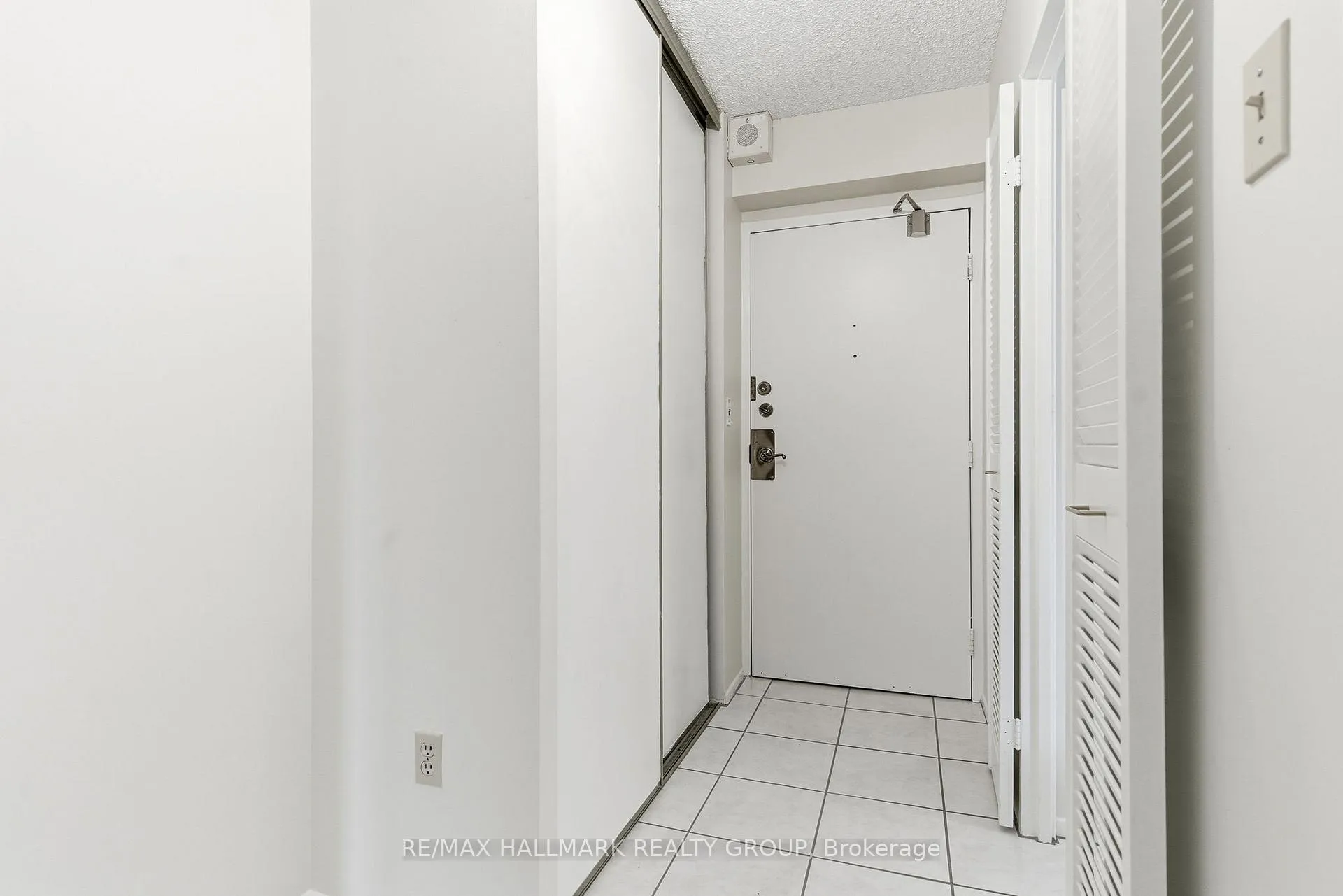 Photo 5 of Unit 406, 1025 Richmond Road, Ottawa, Woodroffe — HOMEH
