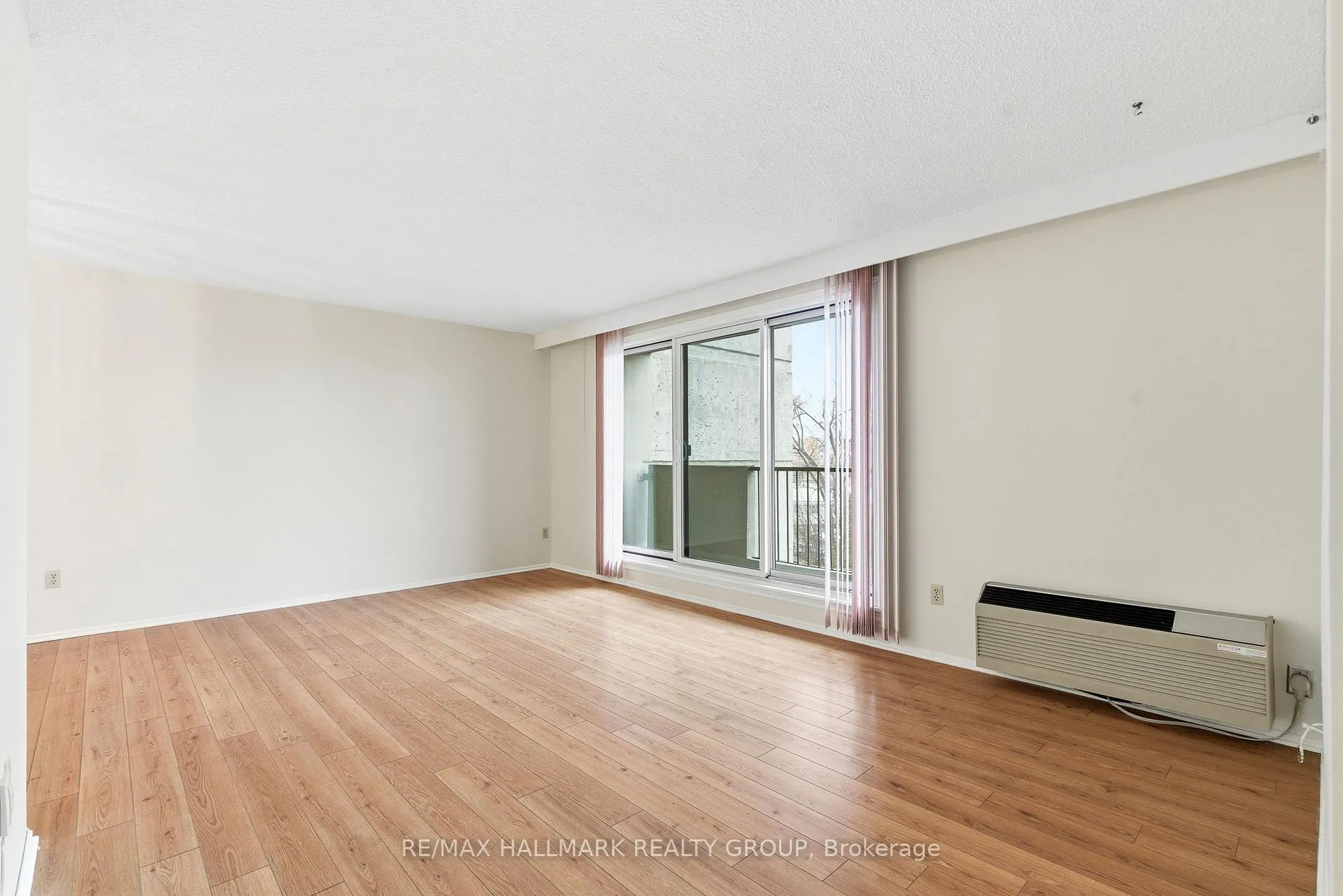 Photo 16 of Unit 406, 1025 Richmond Road, Ottawa, Woodroffe — HOMEH