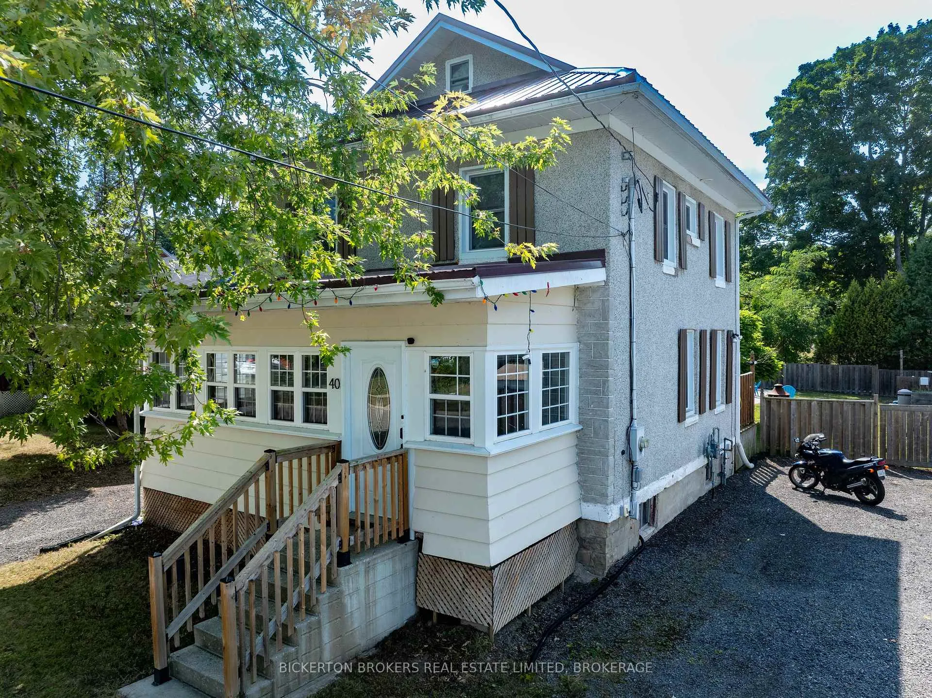 Front of 40 Elm Street