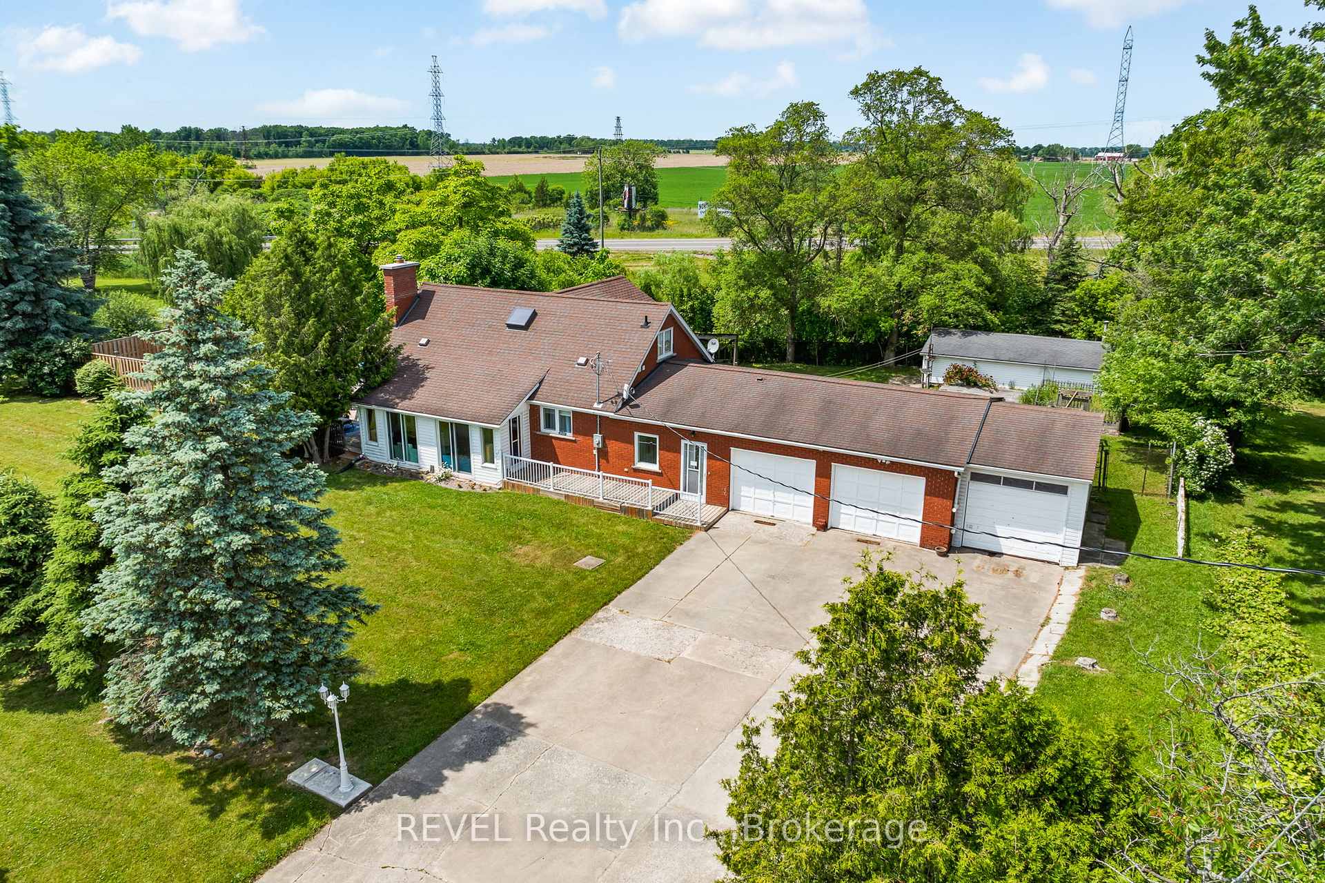 Photo 1 of 1848 Barron Road, Thorold, Hurricane/Merrittville — HOMEH