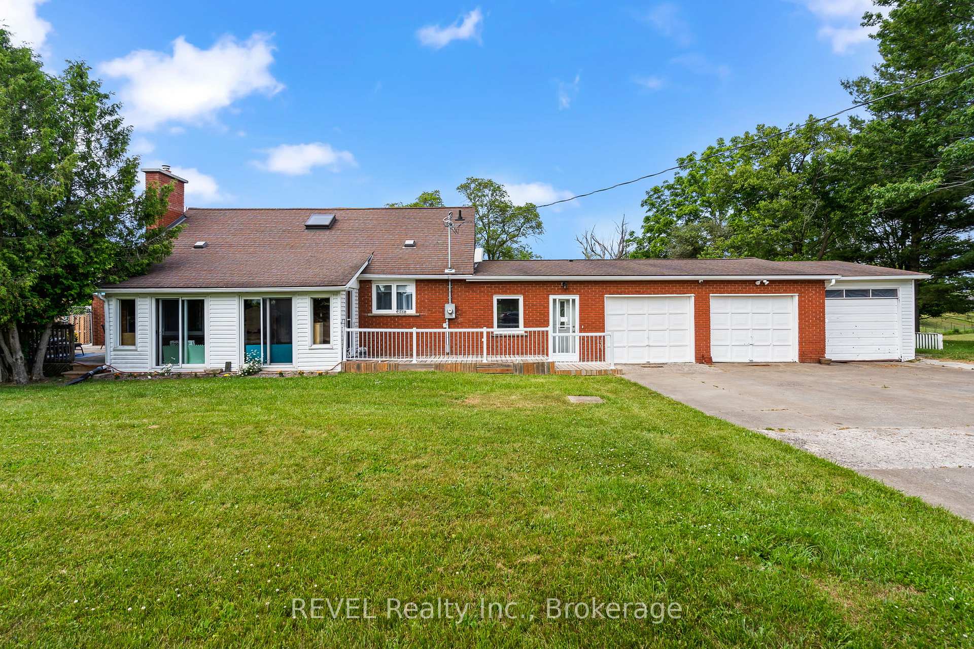 Photo 2 of 1848 Barron Road, Thorold, Hurricane/Merrittville — HOMEH