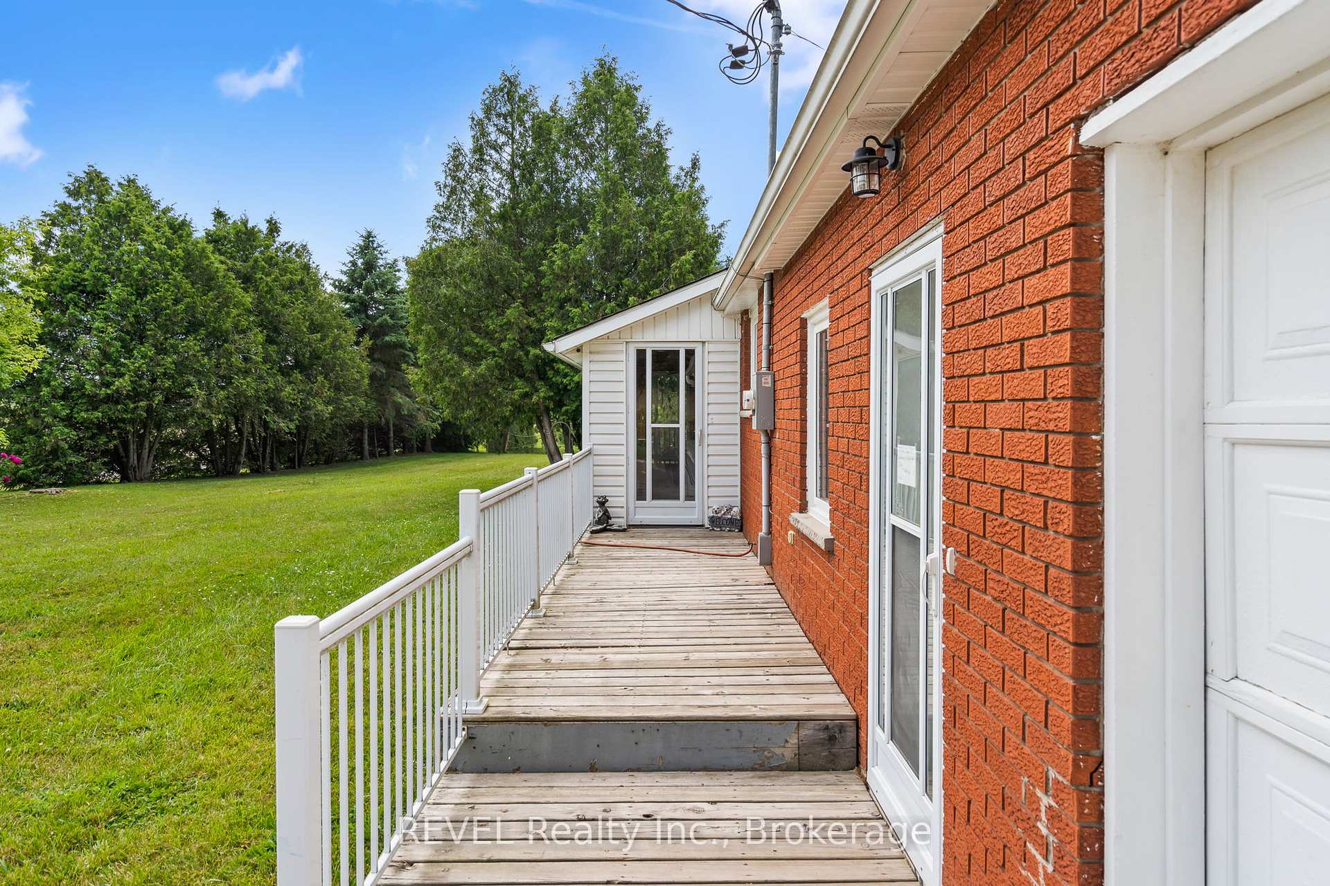Photo 4 of 1848 Barron Road, Thorold, Hurricane/Merrittville — HOMEH