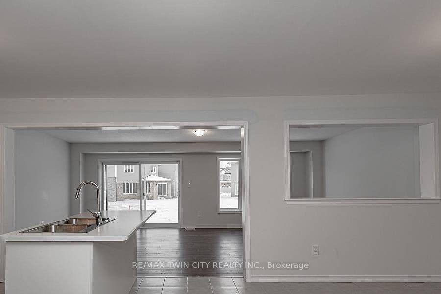 Photo 5 of 101 Esther Crescent, Thorold, Hurricane/Merrittville — HOMEH