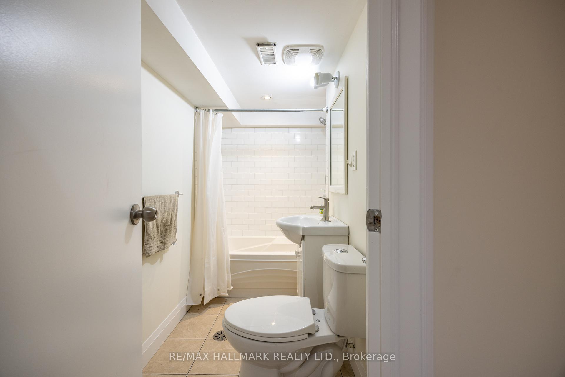 Photo 8 of Unit Lower Level, 100 Silver Birch Avenue, Toronto, The Beaches — HOMEH