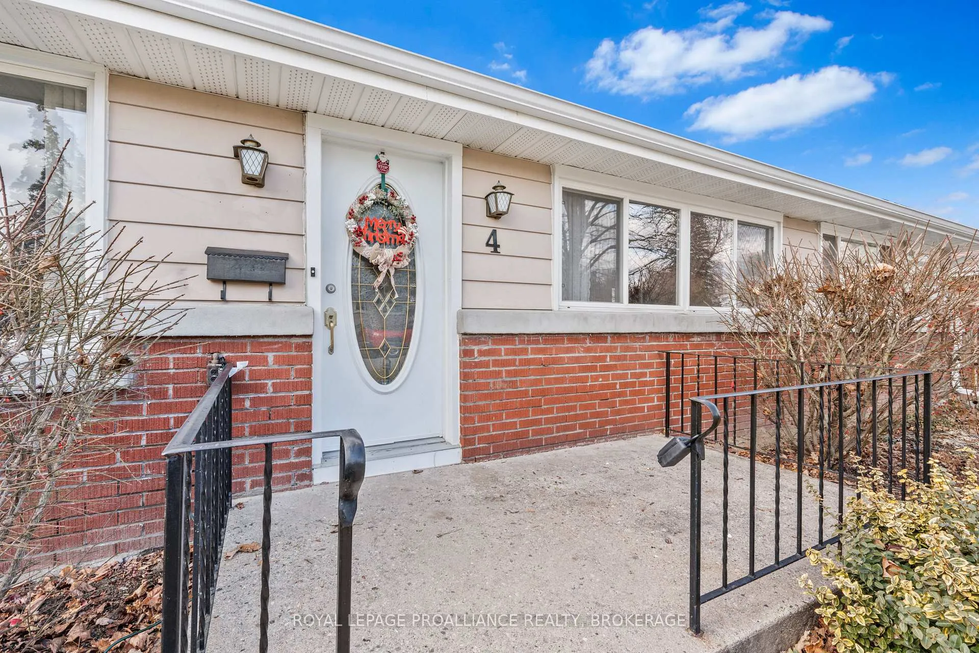 Photo 3 of 4 Strathcona Crescent, Kingston, West of Sir John A. Blvd — HOMEH