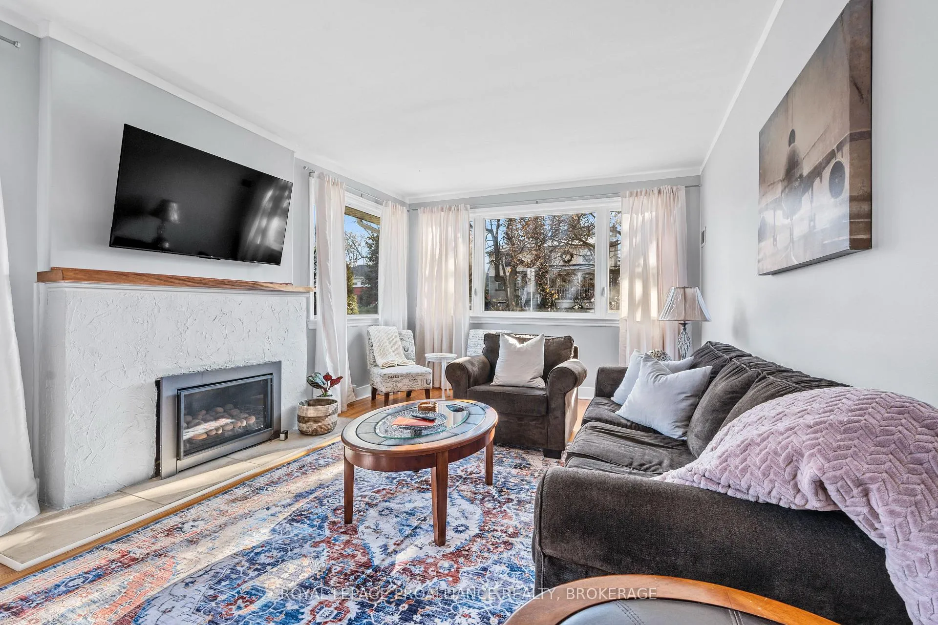 Photo 5 of 4 Strathcona Crescent, Kingston, West of Sir John A. Blvd — HOMEH