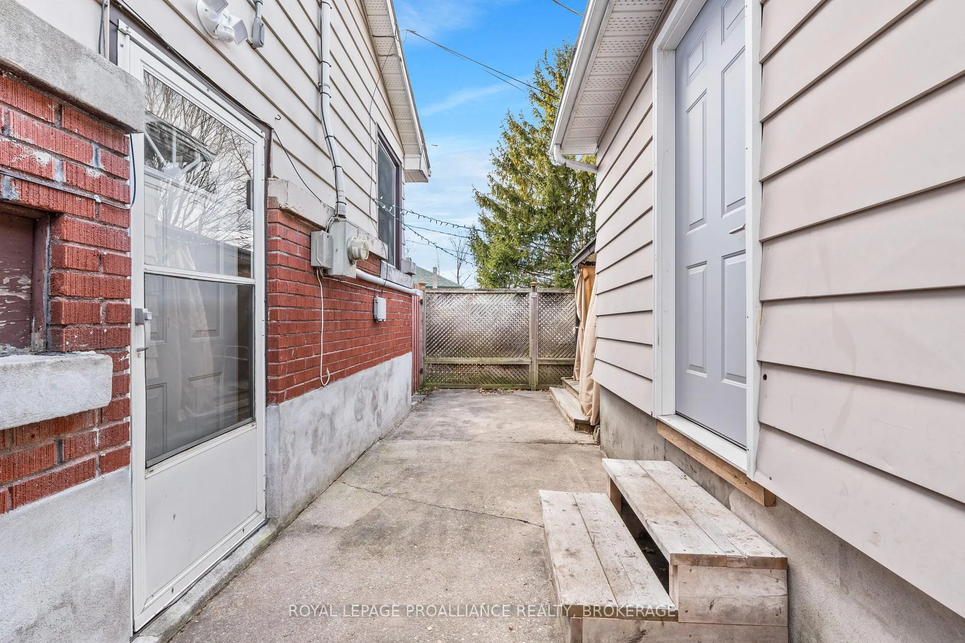 Photo 24 of 4 Strathcona Crescent, Kingston, West of Sir John A. Blvd — HOMEH