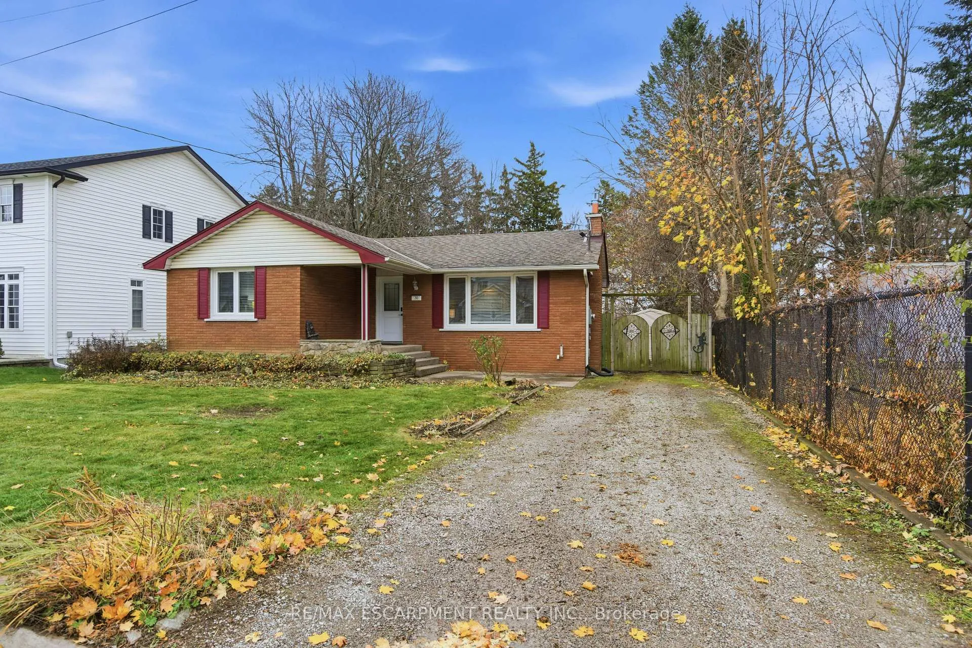 Photo 2 of 30 Kelly Street, Hamilton, Waterdown — HOMEH