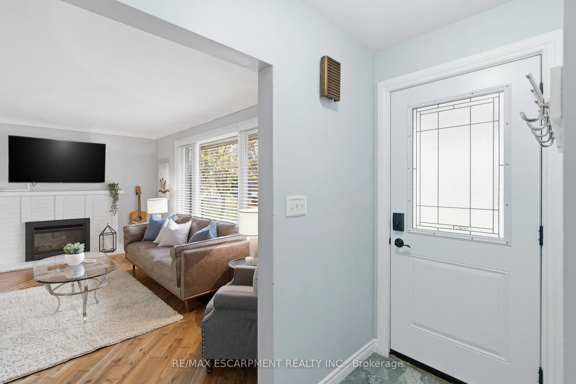 Photo 4 of 30 Kelly Street, Hamilton, Waterdown — HOMEH