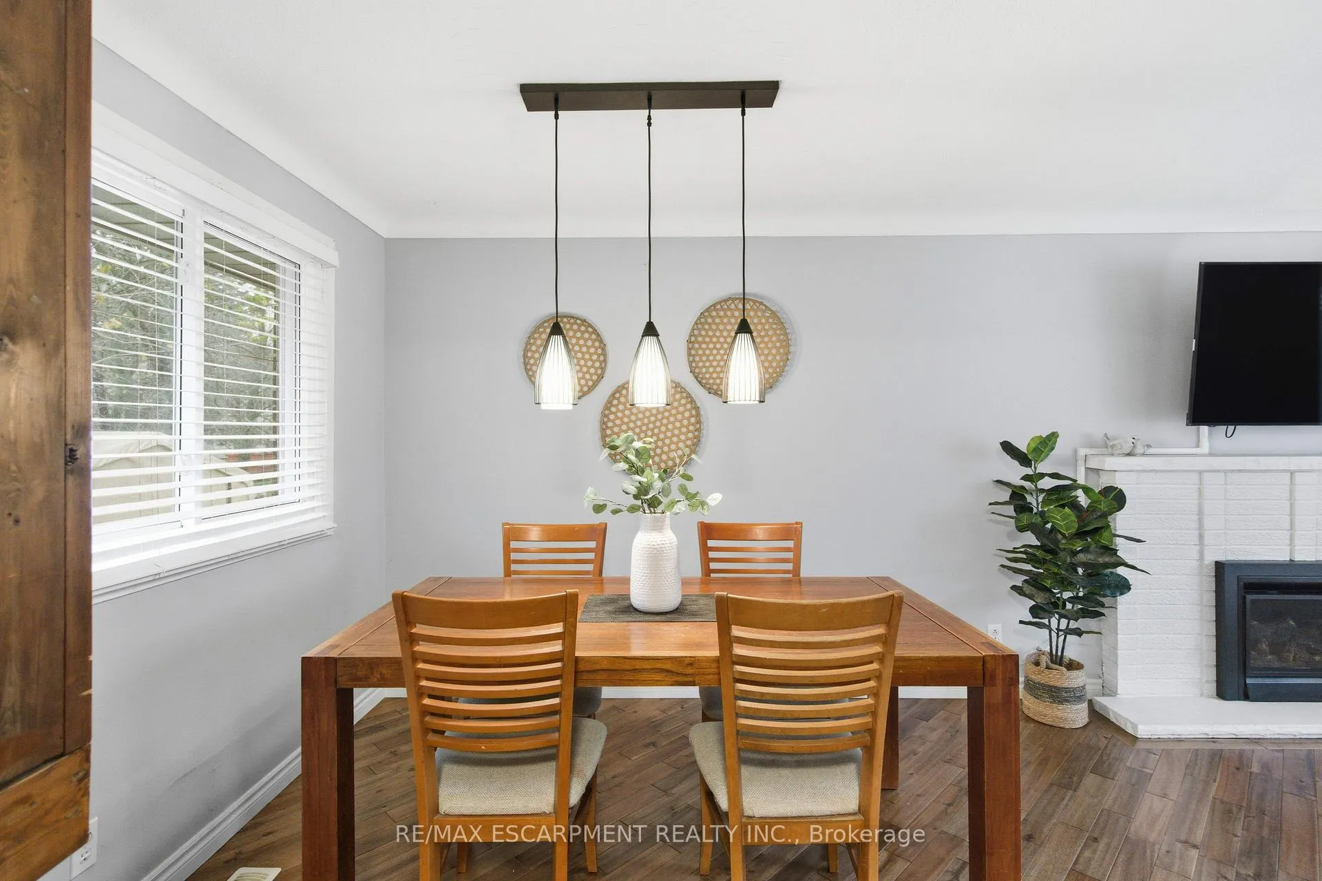 Photo 13 of 30 Kelly Street, Hamilton, Waterdown — HOMEH