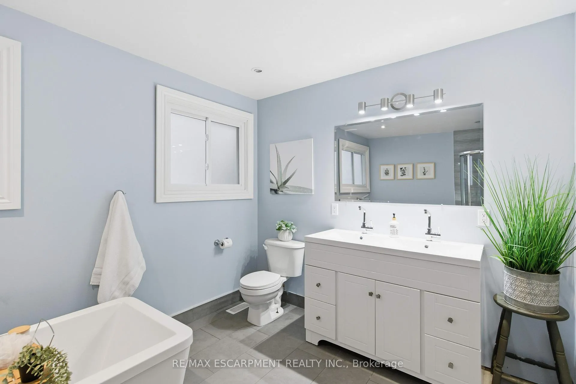 Photo 21 of 30 Kelly Street, Hamilton, Waterdown — HOMEH
