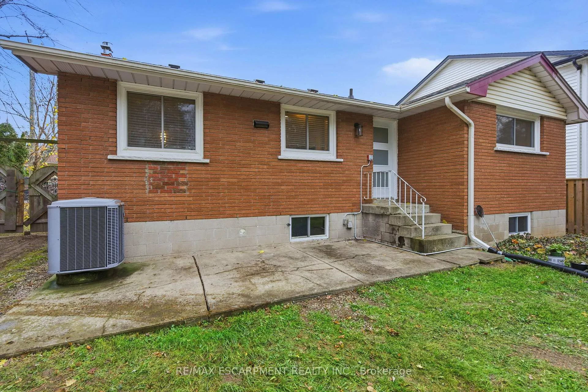 Photo 28 of 30 Kelly Street, Hamilton, Waterdown — HOMEH
