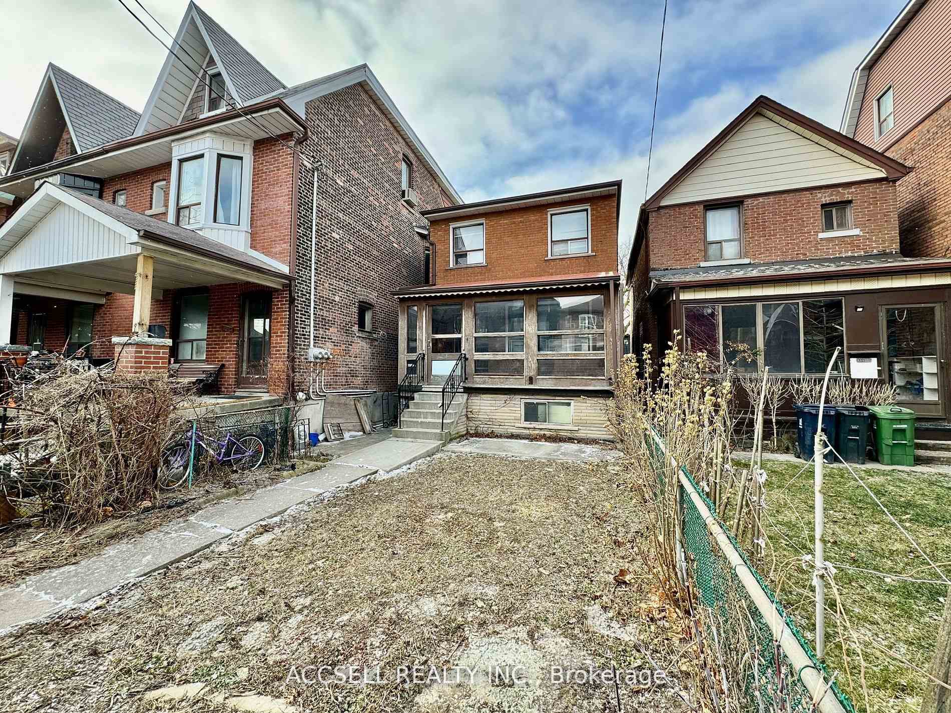 Photo 2 of 684 Manning Avenue, Toronto, The Annex — HOMEH