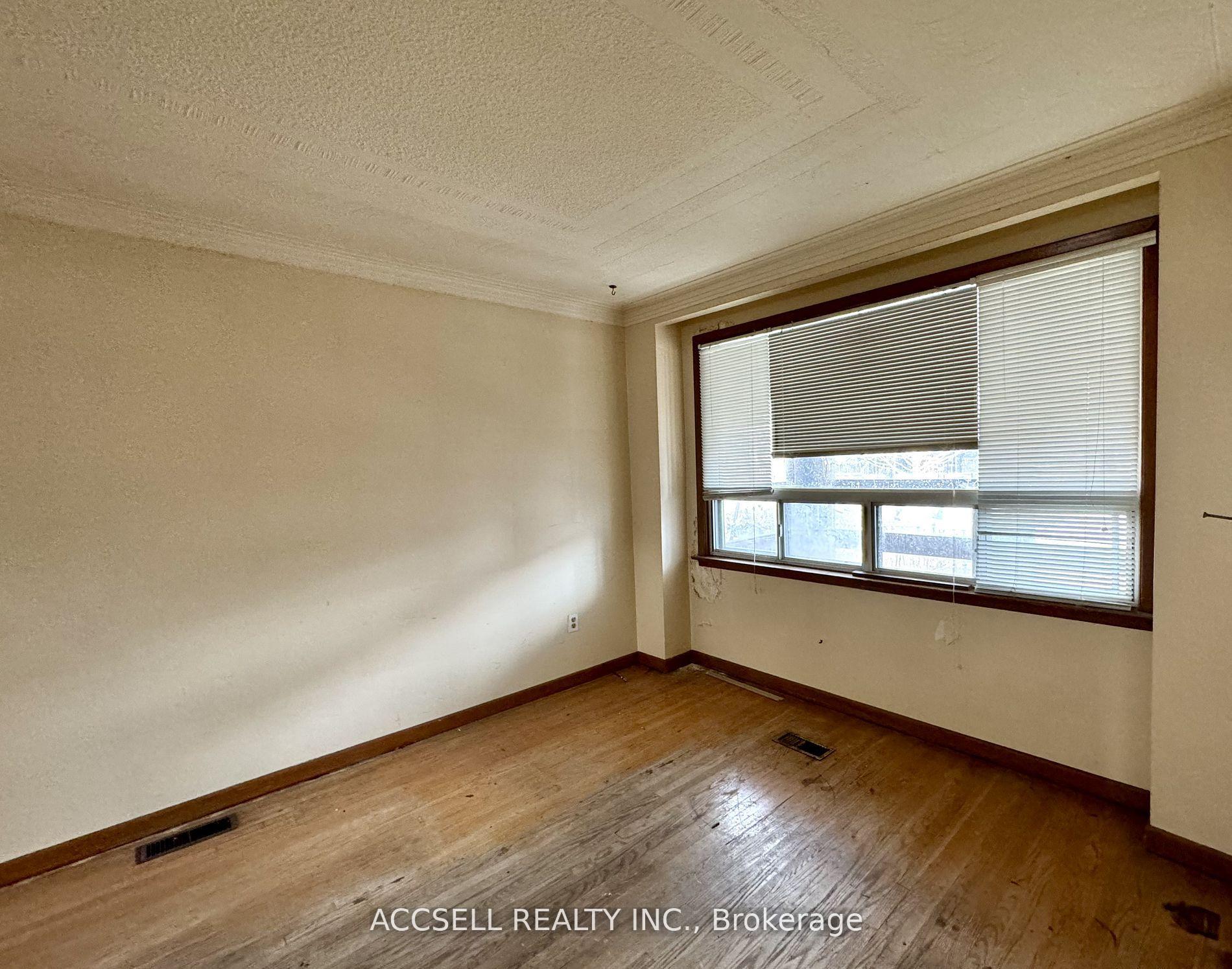Photo 5 of 684 Manning Avenue, Toronto, The Annex — HOMEH