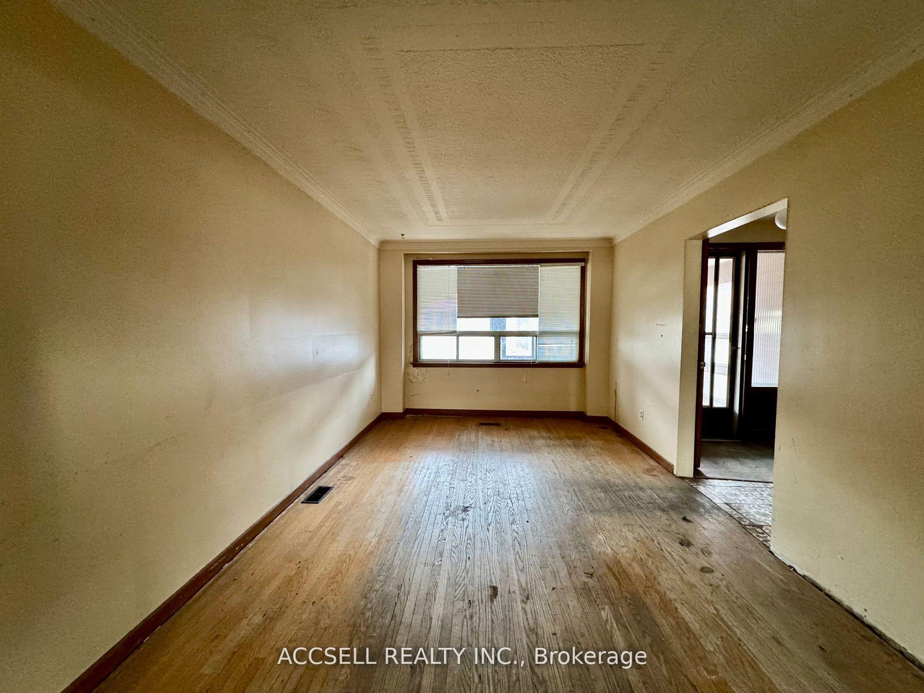 Photo 7 of 684 Manning Avenue, Toronto, The Annex — HOMEH