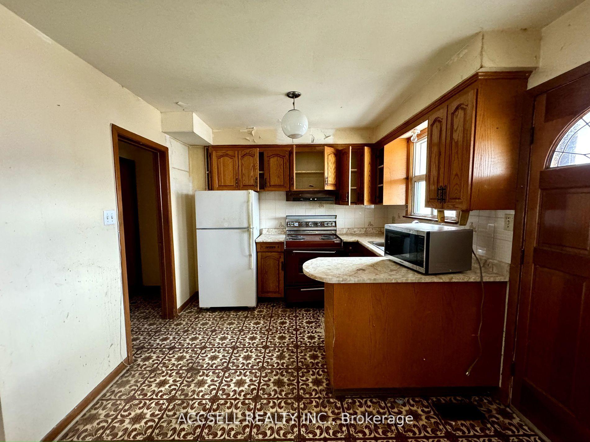 Photo 10 of 684 Manning Avenue, Toronto, The Annex — HOMEH