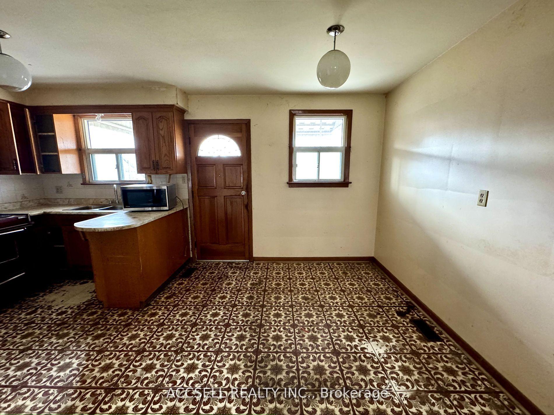 Photo 11 of 684 Manning Avenue, Toronto, The Annex — HOMEH