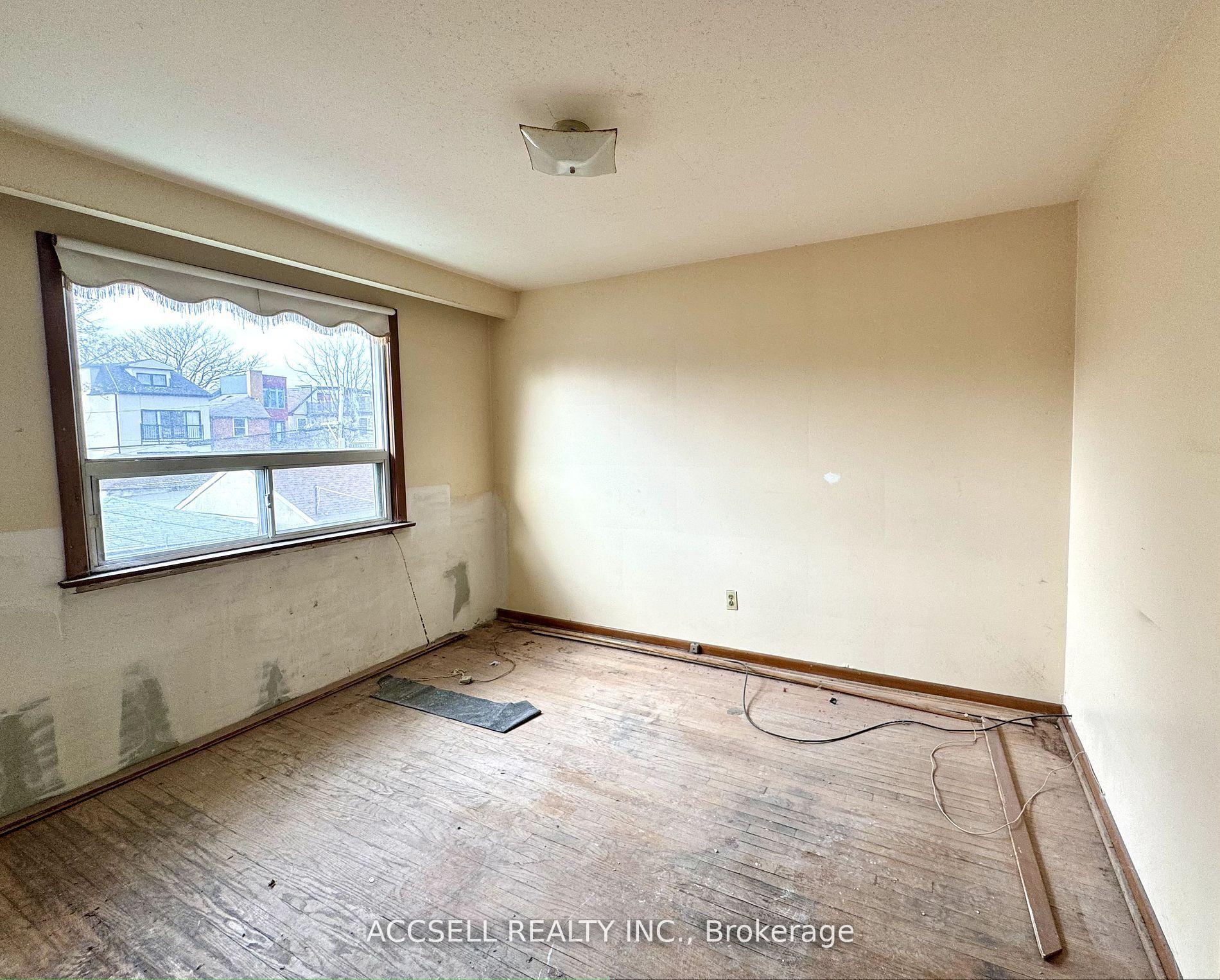Photo 12 of 684 Manning Avenue, Toronto, The Annex — HOMEH