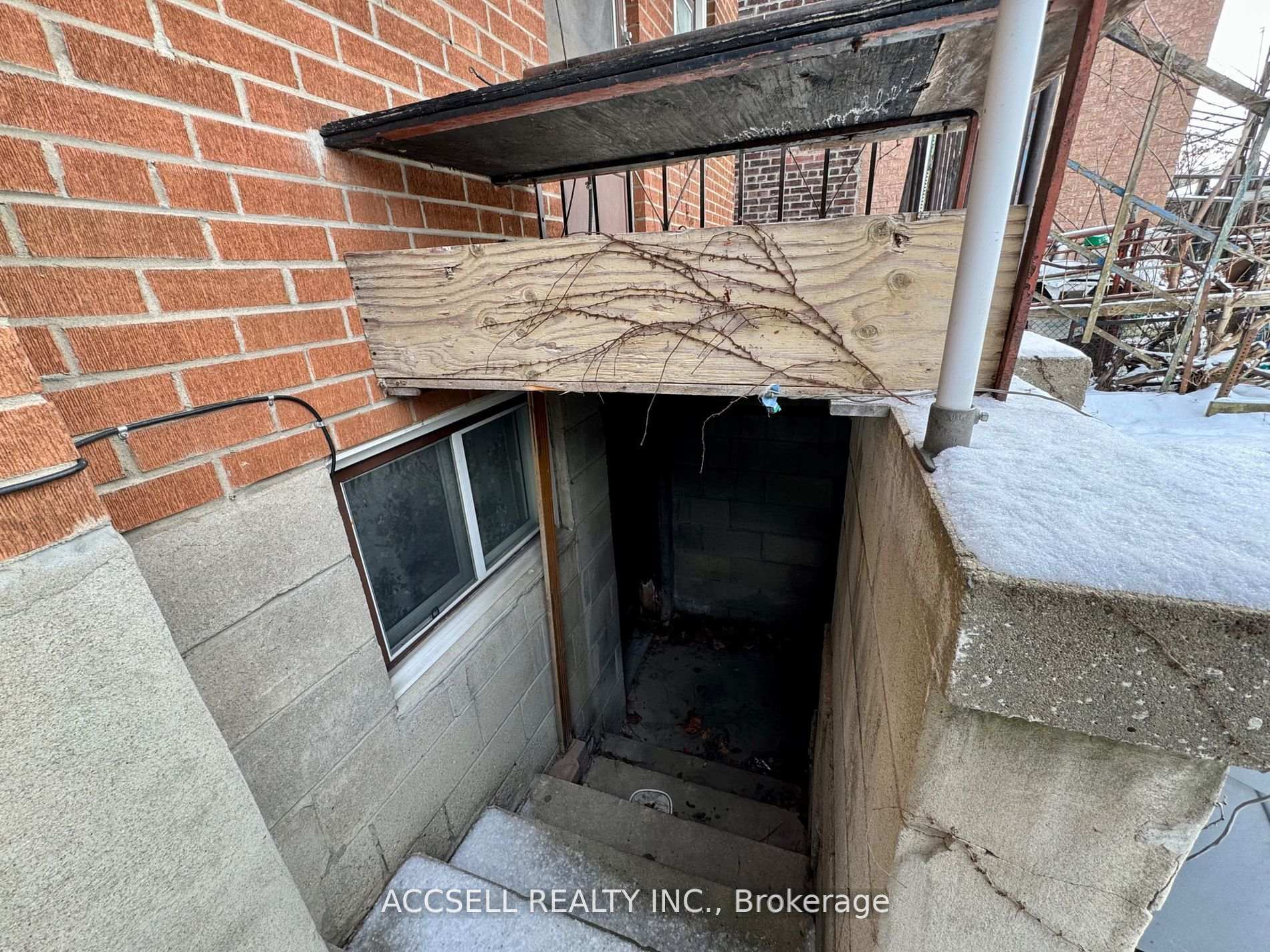 Photo 18 of 684 Manning Avenue, Toronto, The Annex — HOMEH