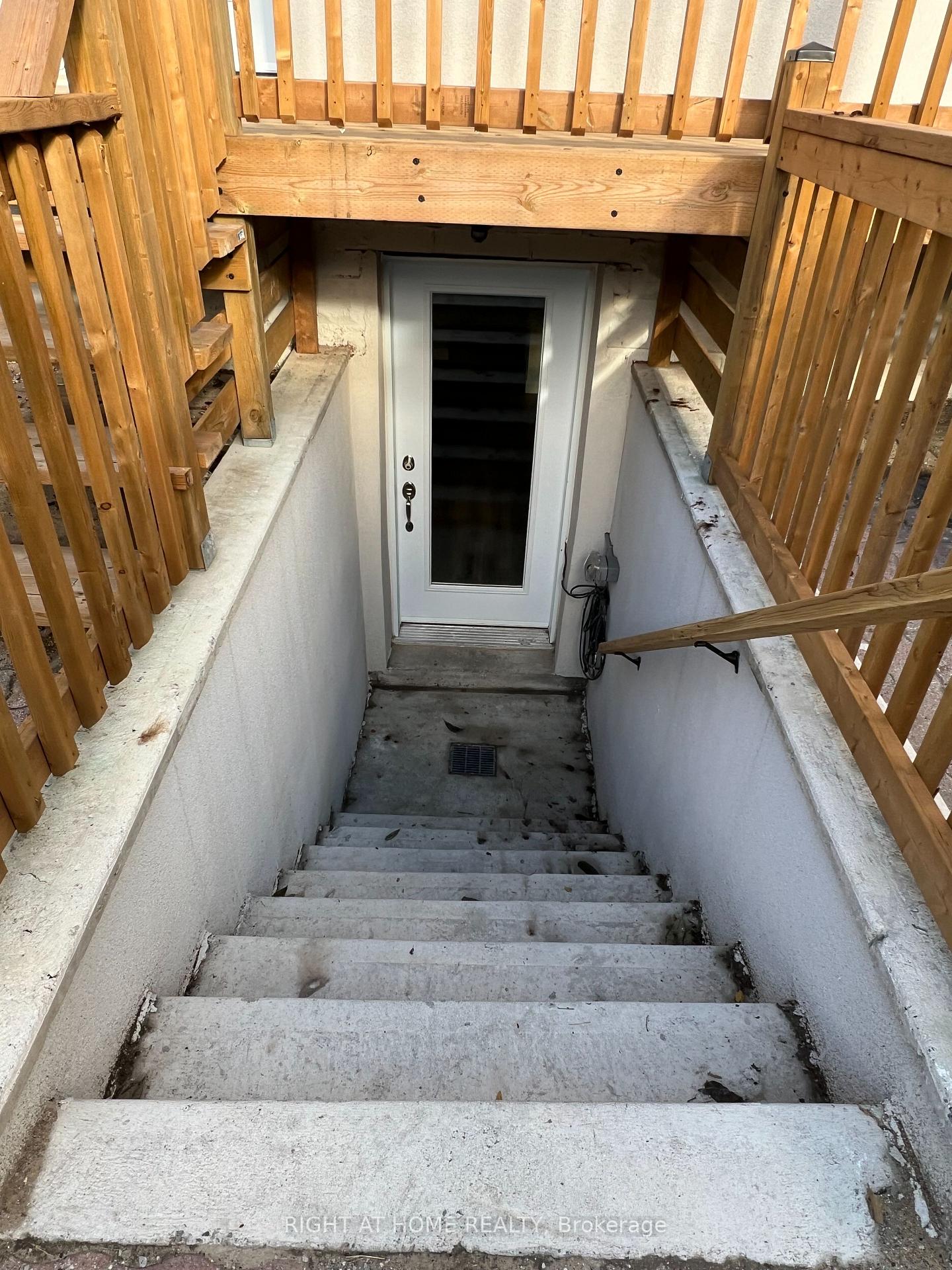 Photo 2 of Unit 4, 32 Cadorna Avenue, Toronto, Danforth Village-East York — HOMEH
